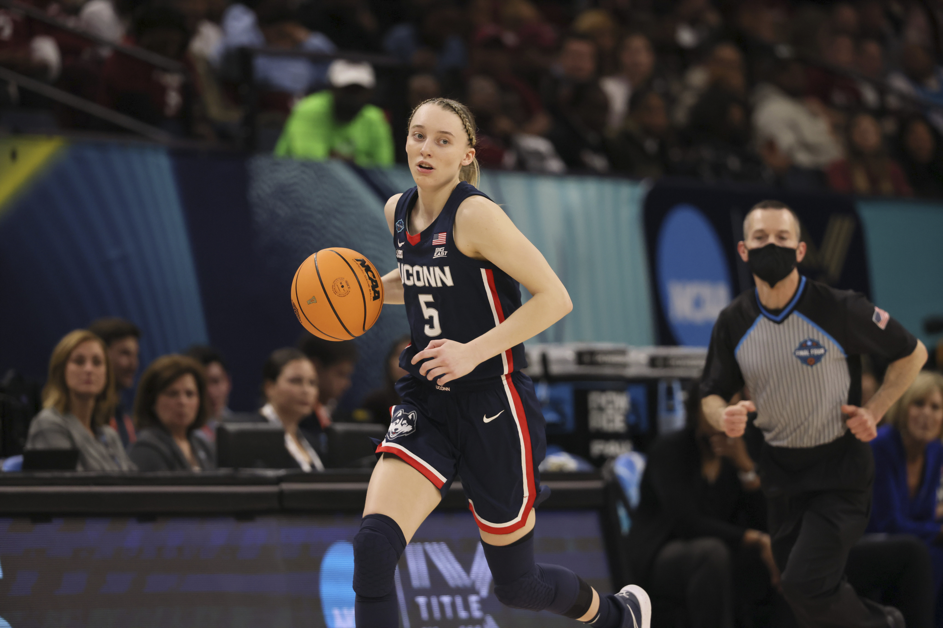College Basketball: NCAA Final Four:  UConn Paige Bueckers (5) in action, dribbles vs Stanford at Target Center. 
Minneapolis, MN 4/1/2022
CREDIT: David E. Klutho (Photo by David E. Klutho/Sports Illustrated via Getty Images)
(Set Number: X163998 TK2)