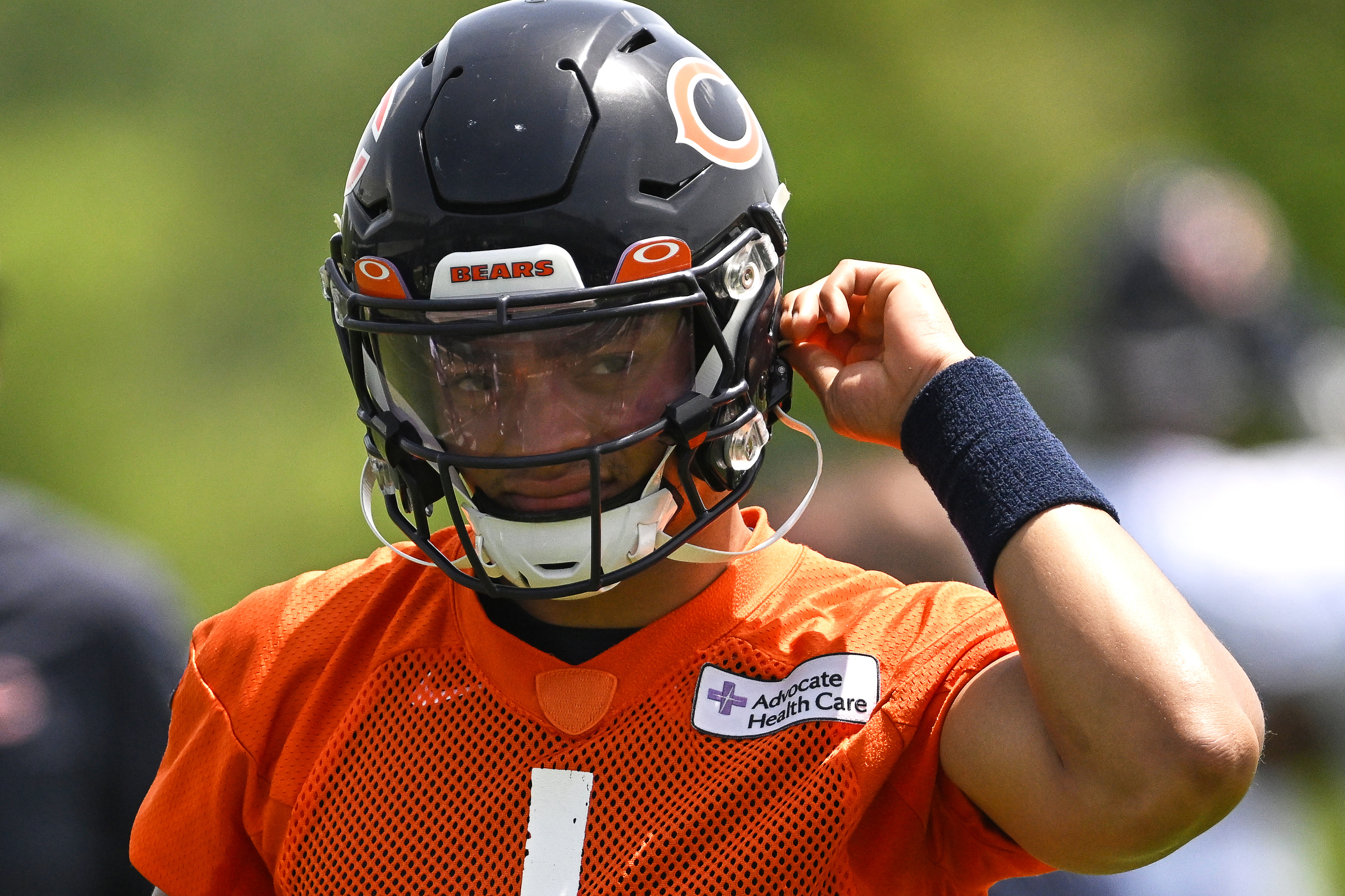 Chicago Bears PFF Grades For Justin Fields, Darnell Mooney, Roquan