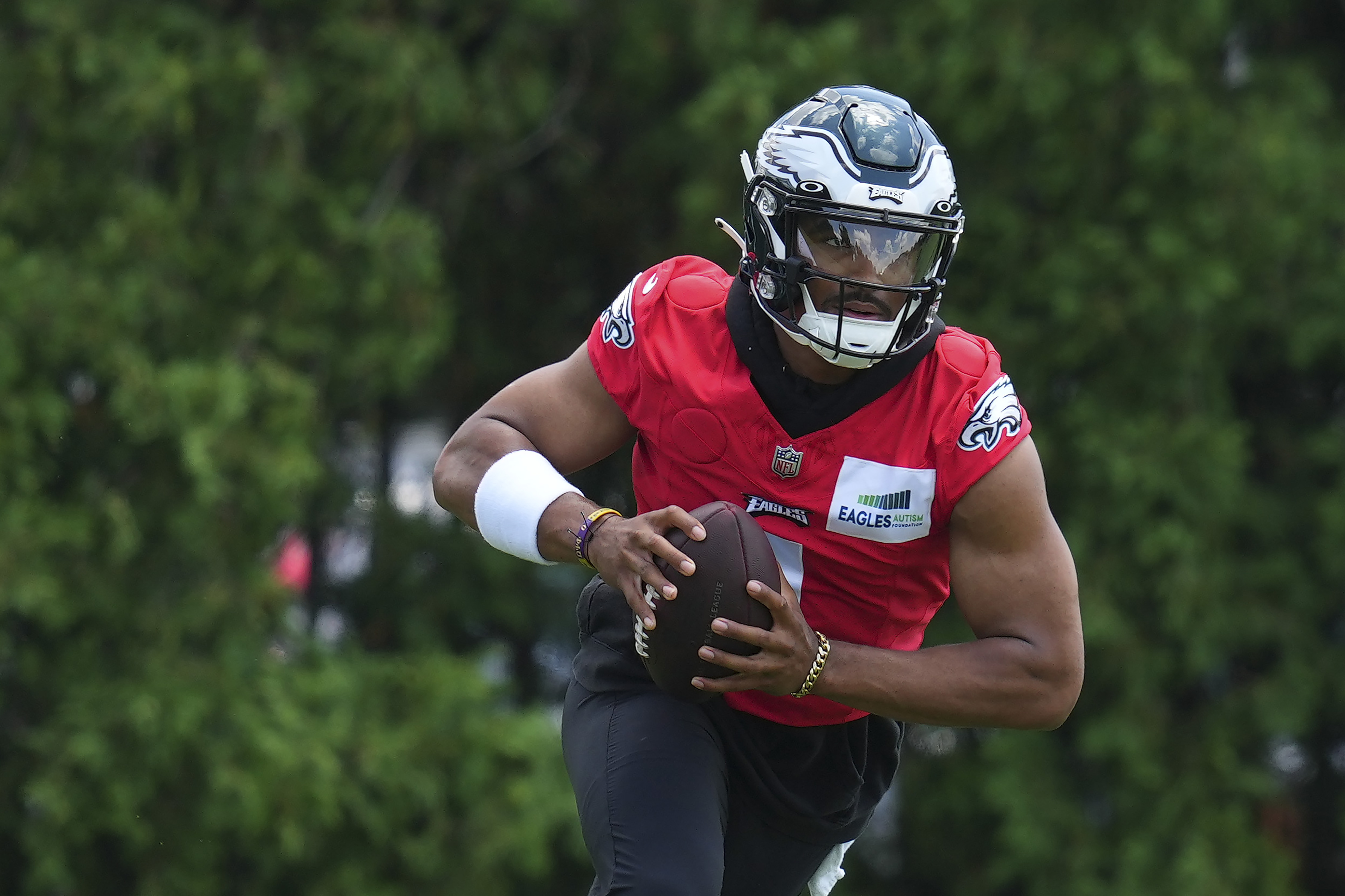 Eagles training camp 2022: A.J. Brown defends quarterback Jalen Hurts