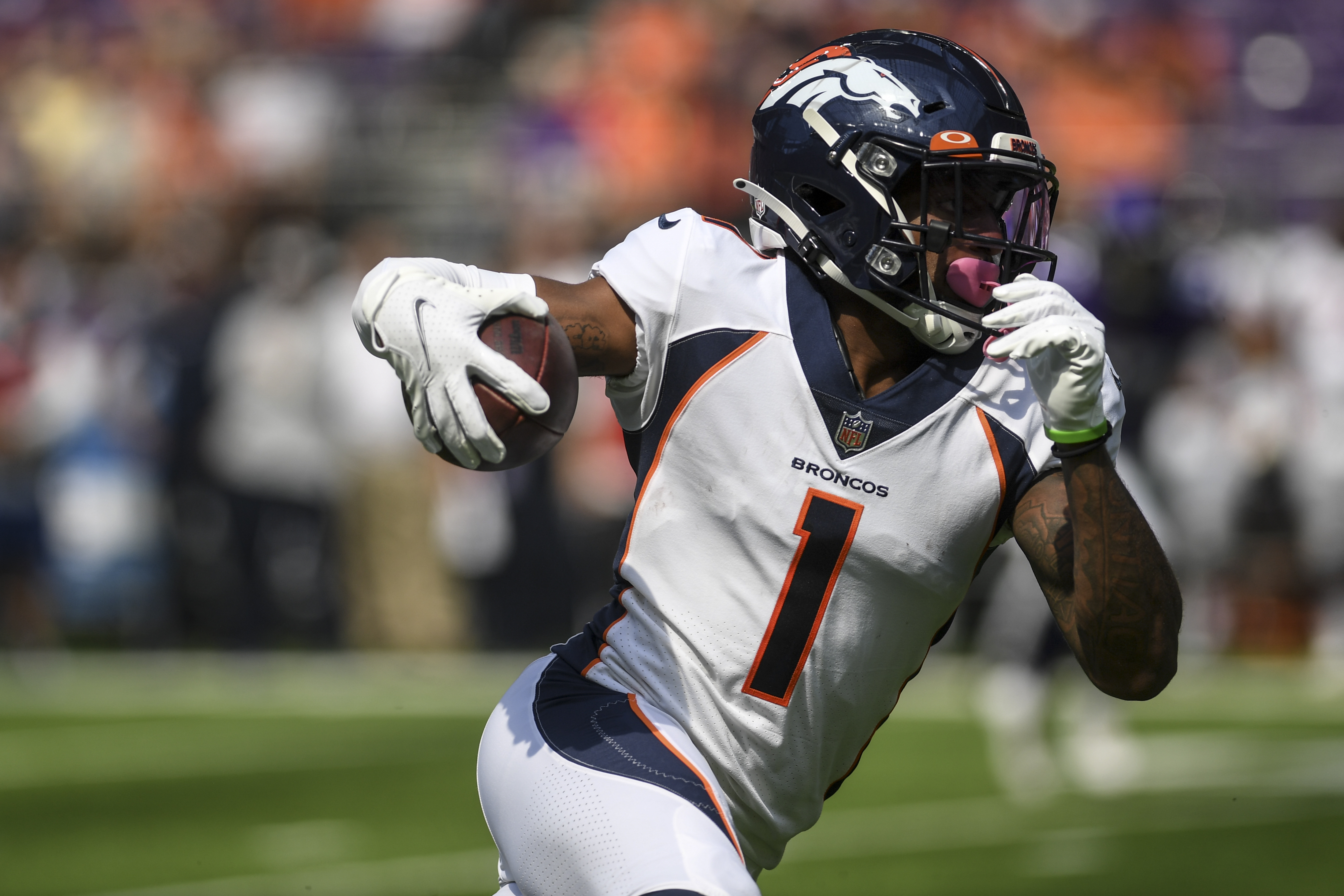 Short-handed Broncos secondary's top objective: Slow down Chiefs' Tyreek  Hill – The Denver Post