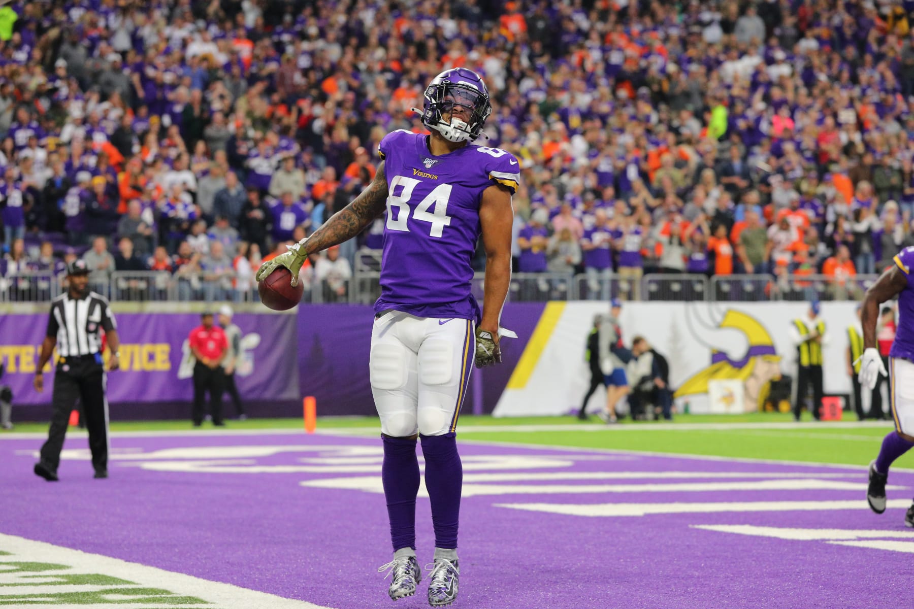 CINCINNATI, OH - SEPTEMBER 12: Minnesota Vikings tight end Brandon Dillon ( 86) warms up before the game against the Minnesota Vikings and the  Cincinnati Bengals on September 12, 2021, at Paul Brown