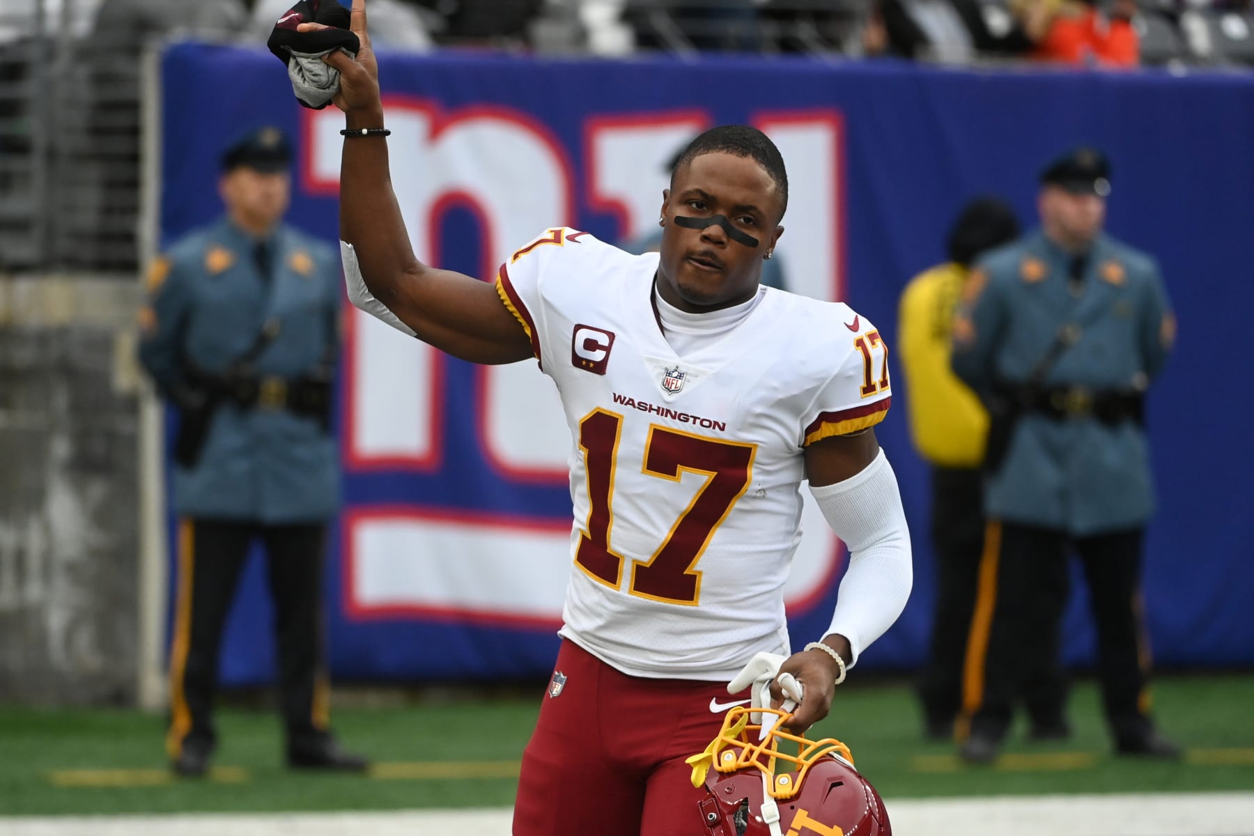 EAST RUTHERFORD, NJ - JANUARY 9: Washington Football Team wide receiver Terry McLaurin (17) waves to fans as he takes the field before the game between the Washington Football Team and the New York Giants at MetLife Stadium on Sunday, January 9, 2022. (Photo by Jonathan Newton/The Washington Post via Getty Images)