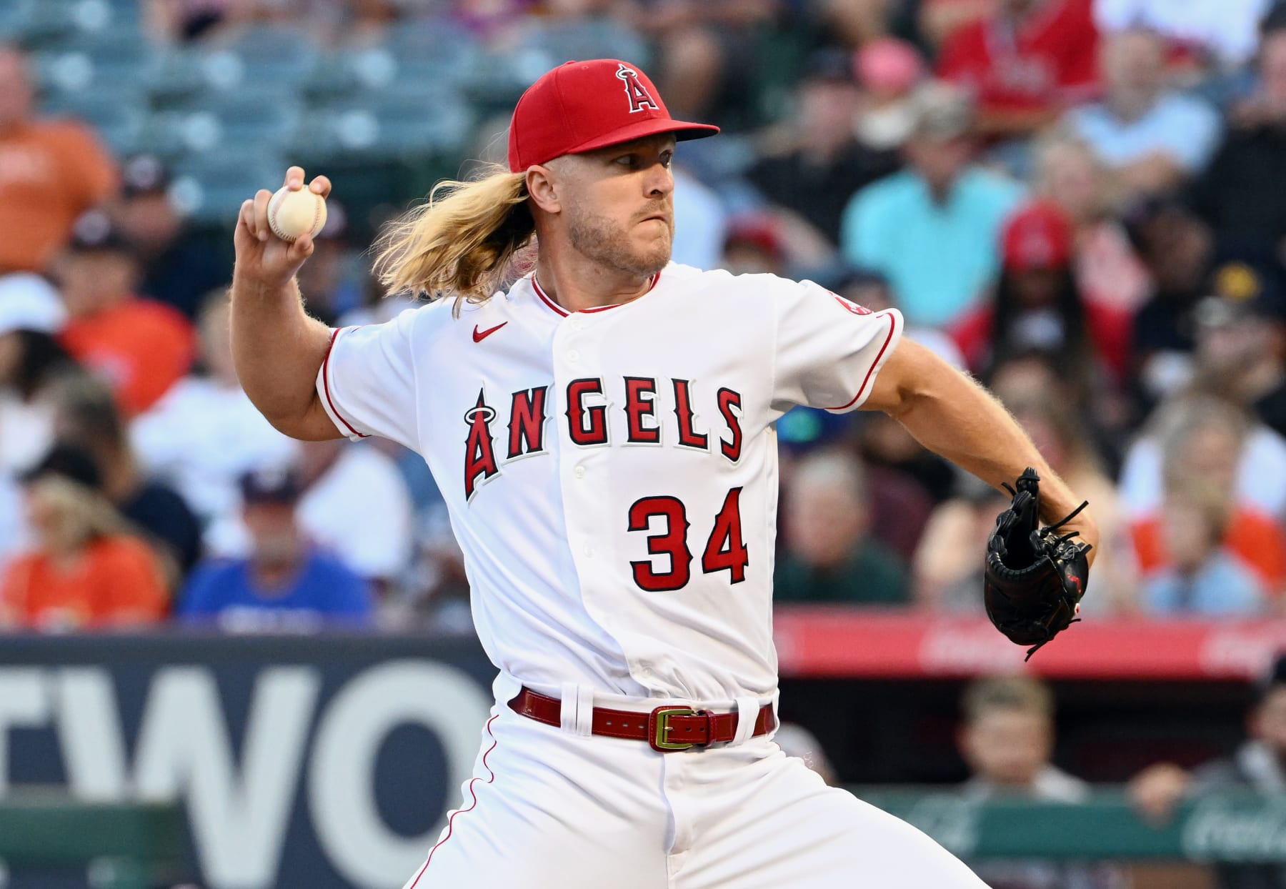 ANAHEIM, CA - JULY 12: Los Angeles Angels pitcher Noah Syndergaard (34) pitching in the first inning of an MLB baseball game against the Houston Astros played on July 12, 2022 at Angel Stadium in Anaheim, CA. (Photo by John Cordes/Icon Sportswire via Getty Images) ANAHEIM, CA - JULY 12: Los Angeles Angels pitcher Noah Syndergaard (34) pitching in the first inning of an MLB baseball game against the Houston Astros played on July 12, 2022 at Angel Stadium in Anaheim, CA. (Photo by John Cordes/Icon Sportswire via Getty Images)