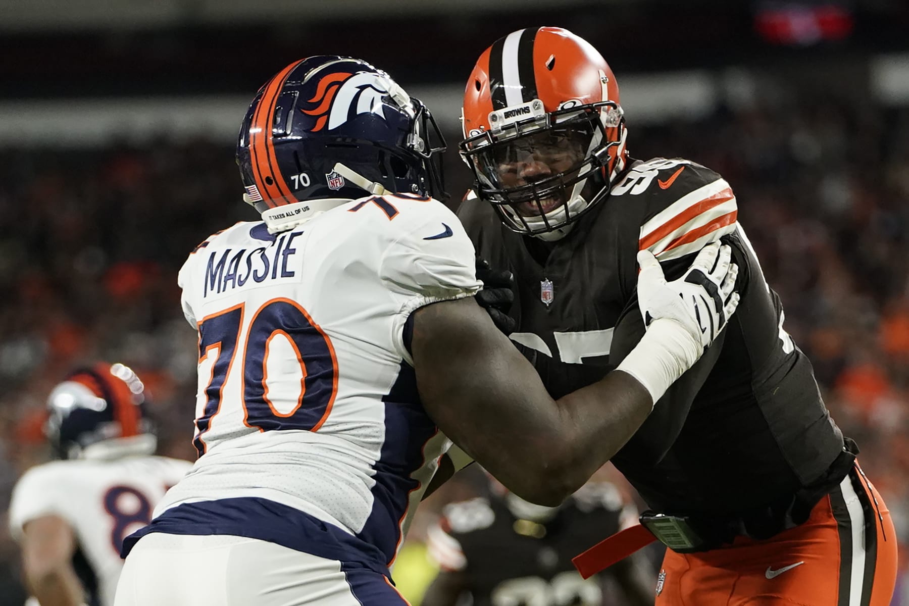 Bobby Massie agrees to a three-year contract with Chicago Bears