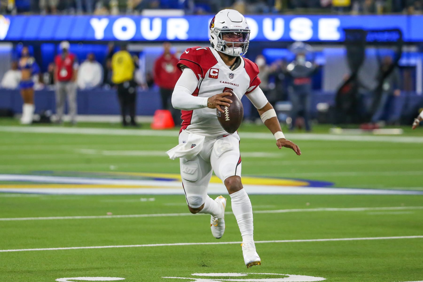 Kyler Murray replaces signed jersey lost by a young fan