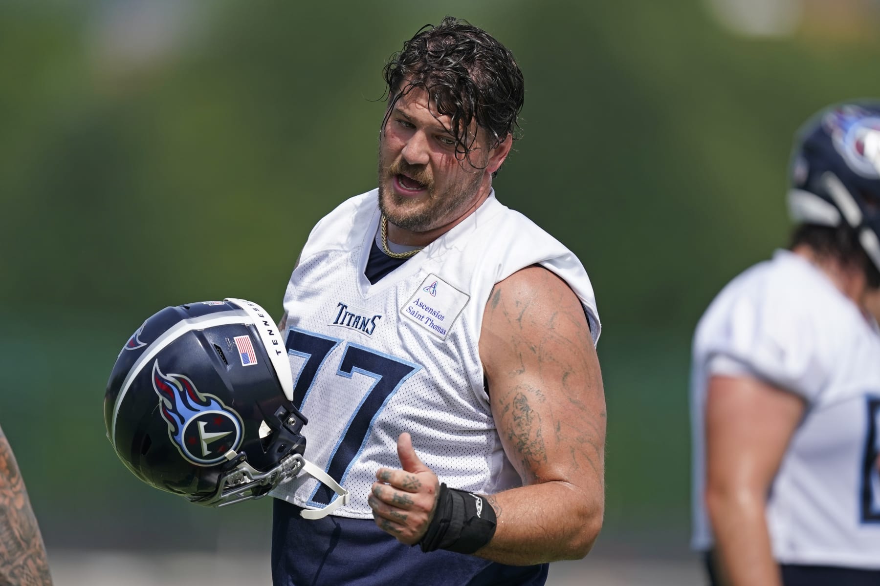 Tennessee Titans LT Taylor Lewan ejected for making contact with