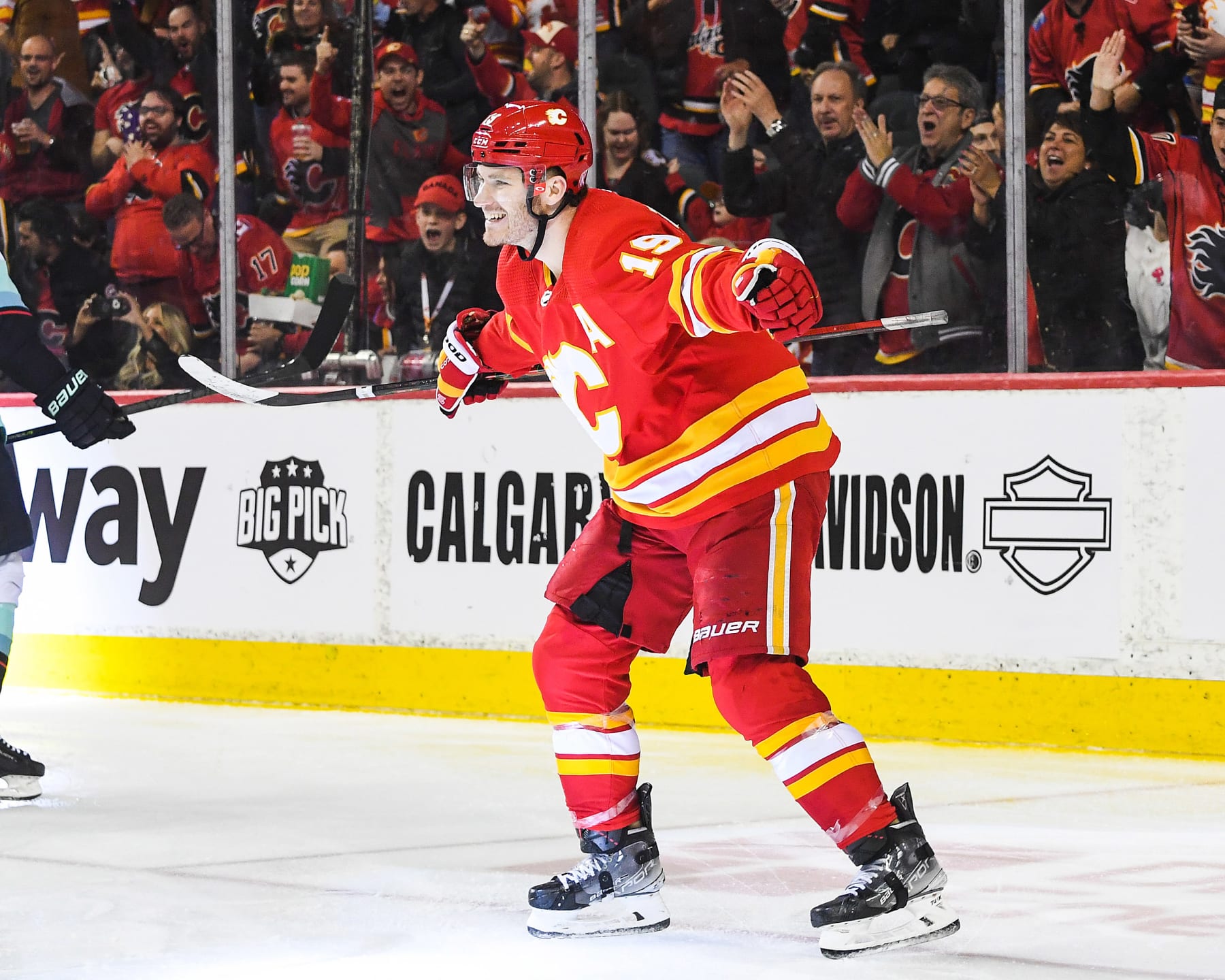 NHL: Matthew Tkachuk wanted long-term deal withs Flames in 2019