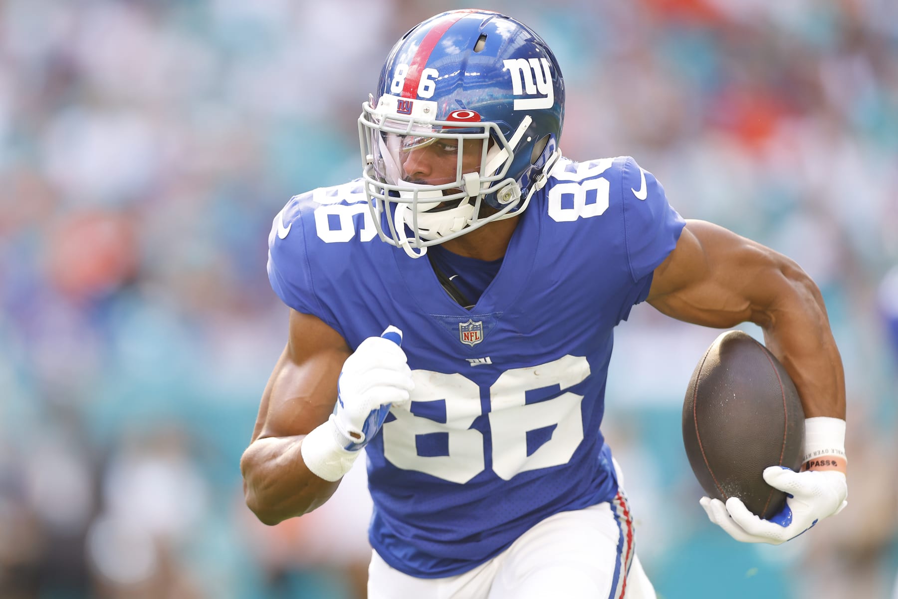 MINNEAPOLIS, MN - JANUARY 15: New York Giants running back Saquon Barkley  (26) runs with the ball during the NFL game between the New York Giants and Minnesota  Vikings on January 15th