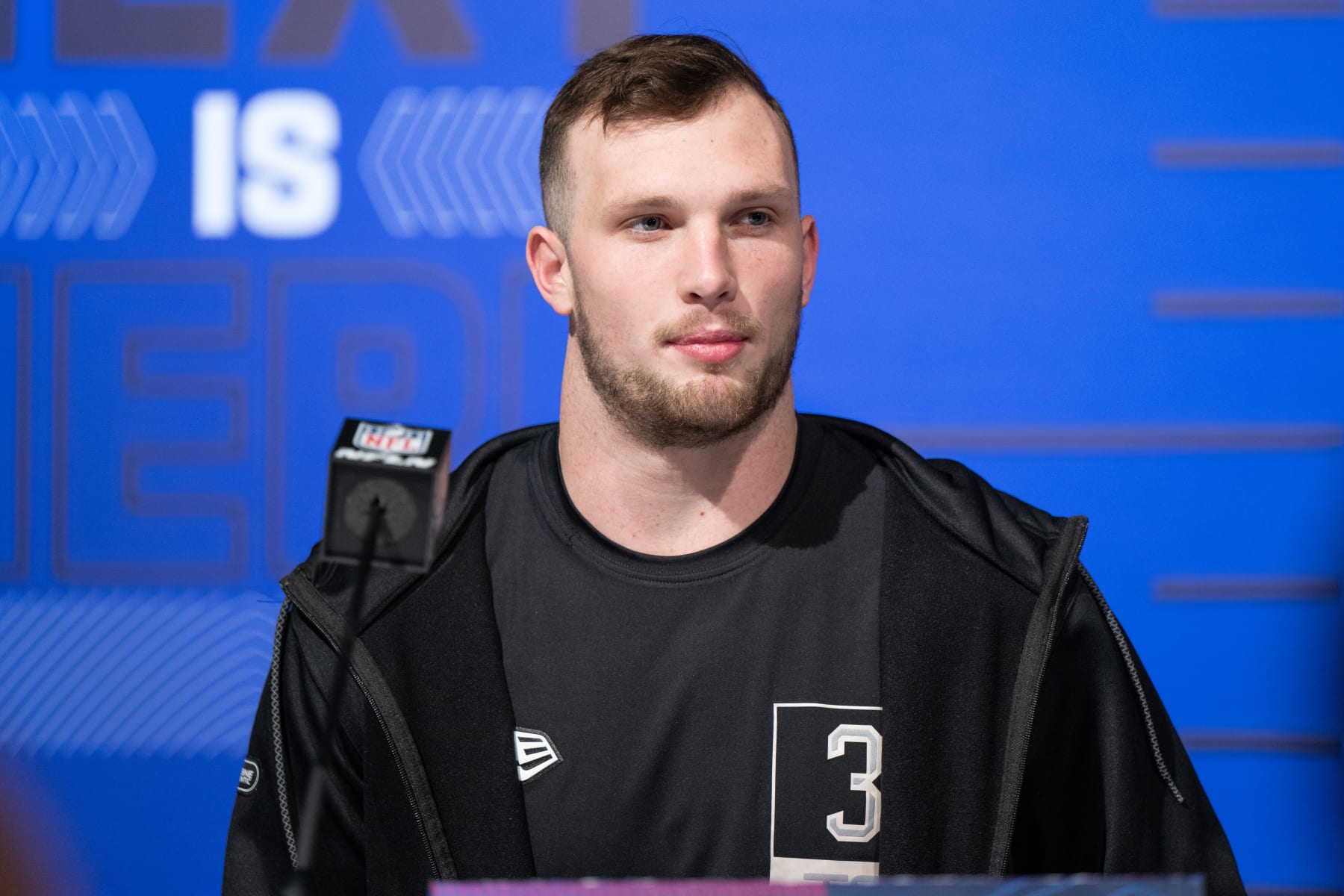 INDIANAPOLIS, IN - MARCH 02: San Diego State tight end Daniel Bellinger answers questions from the media during the NFL Scouting Combine on March 2, 2022, at the Indiana Convention Center in Indianapolis, IN. (Photo by Zach Bolinger/Icon Sportswire via Getty Images)