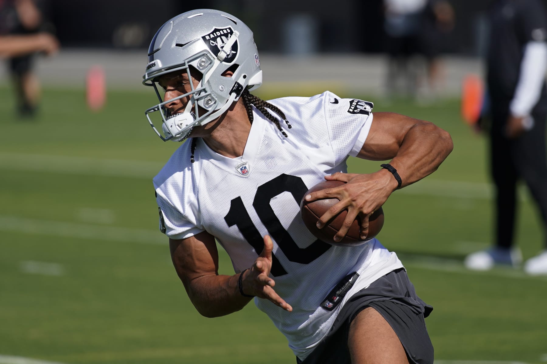 Raiders' Darren Waller signs three-year, $51M extension