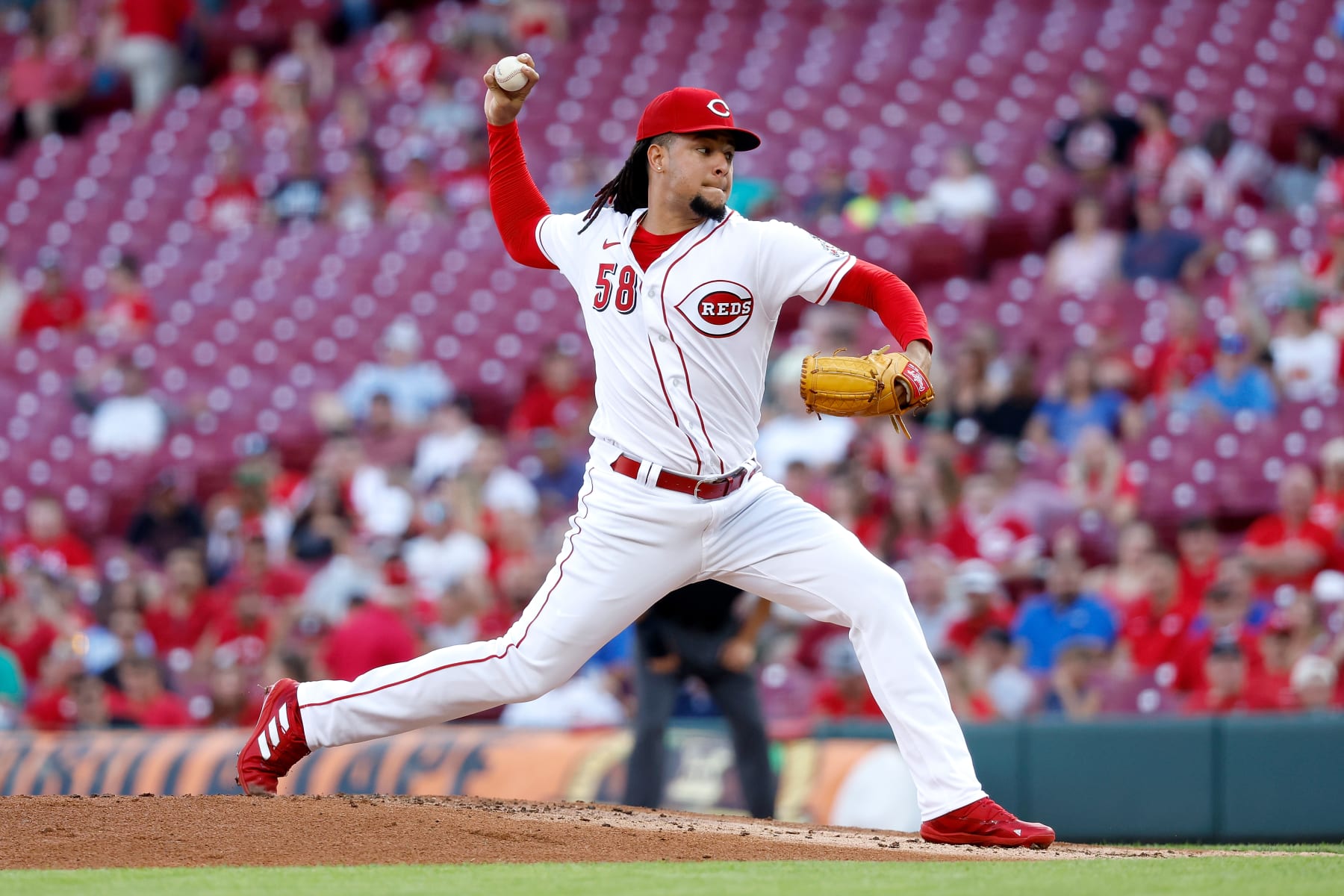 Yankees, Dodgers early favorites for Reds' Luis Castillo