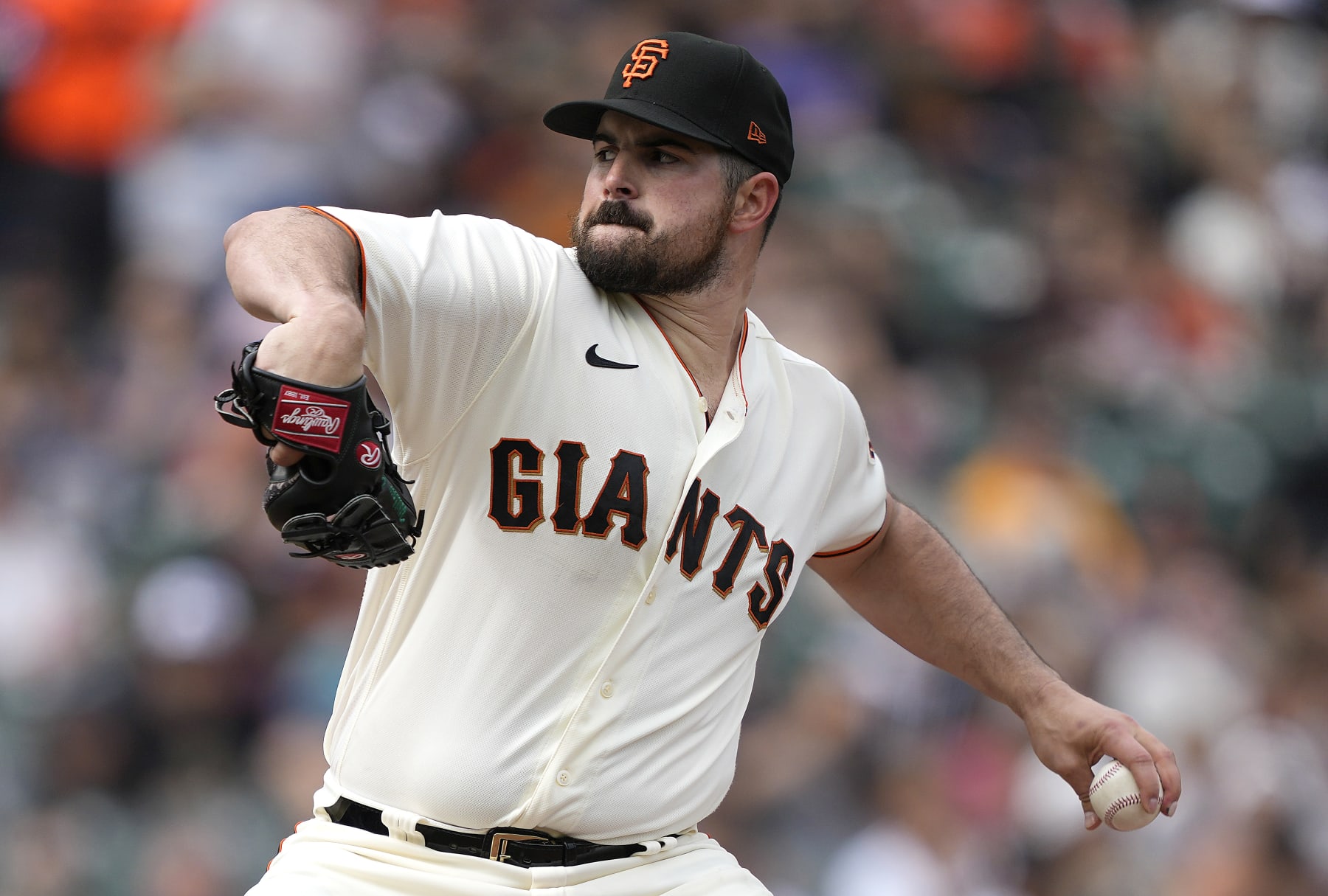SAN FRANCISCO, CALIFORNIA - JULY 31: Carlos Rodon #16 of the San Francisco Giants pitches against the Chicago Cubs in the top of the first inning at Oracle Park on July 31, 2022 in San Francisco, California. (Photo by Thearon W. Henderson/Getty Images)