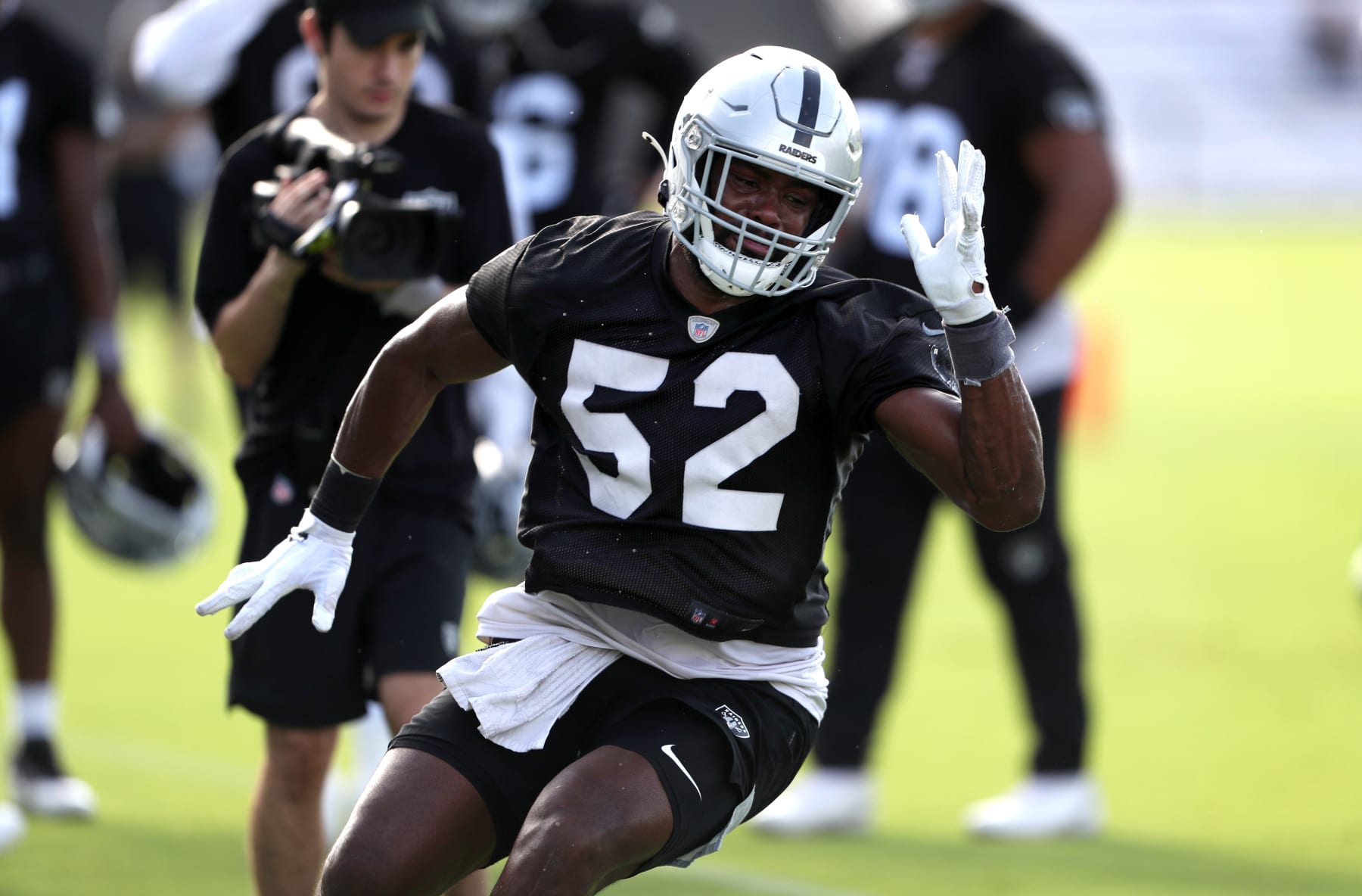 Tafur: Raiders defense steadfastly believes better days are ahead - The  Athletic