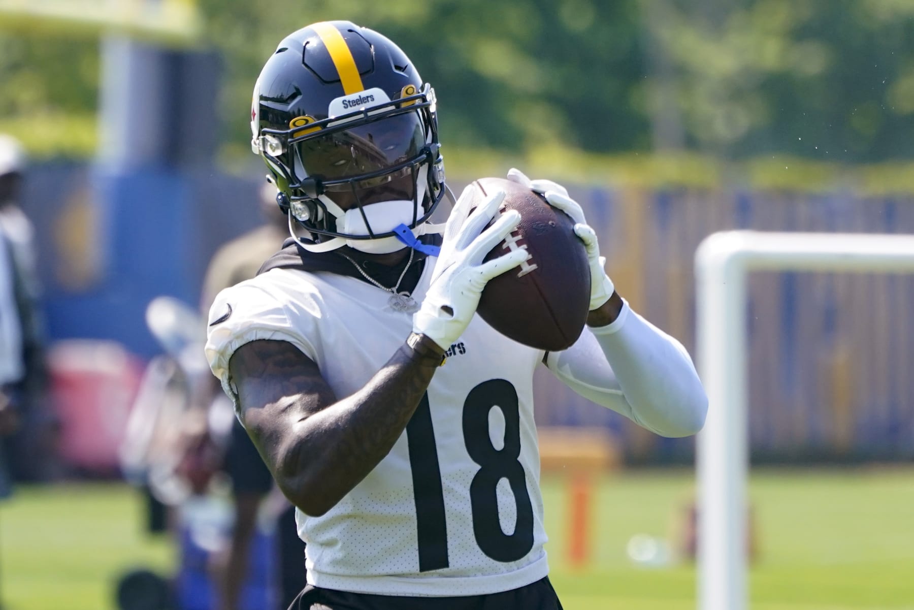 Does Steelers' history with rookie WRs bode well for Diontae Johnson?