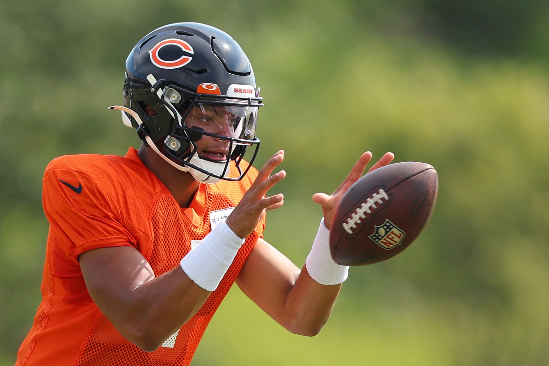 Madden 23 Quarterback Ratings: How Does Justin Fields Stack Up? - On Tap  Sports Net