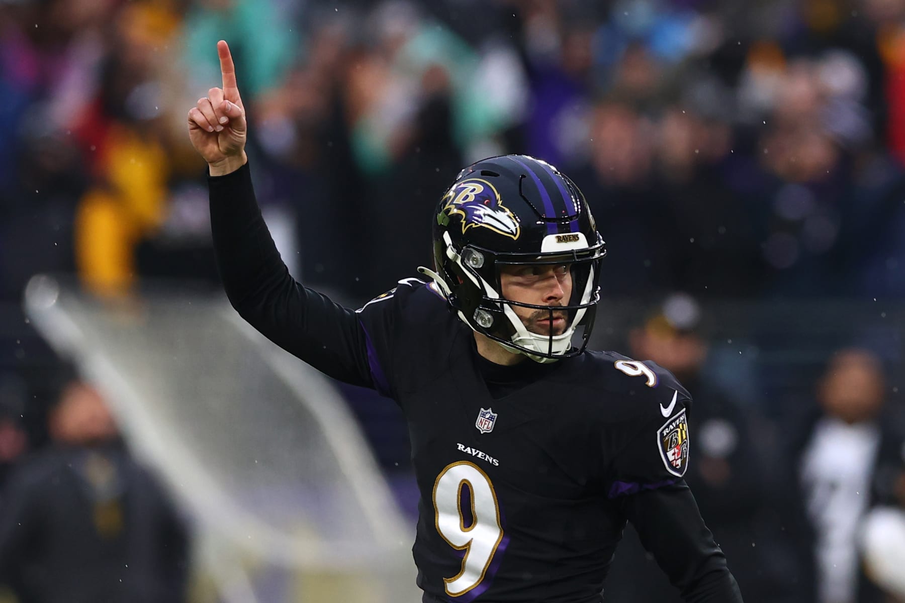 Ravens sign Justin Tucker to four-year extension, under contract