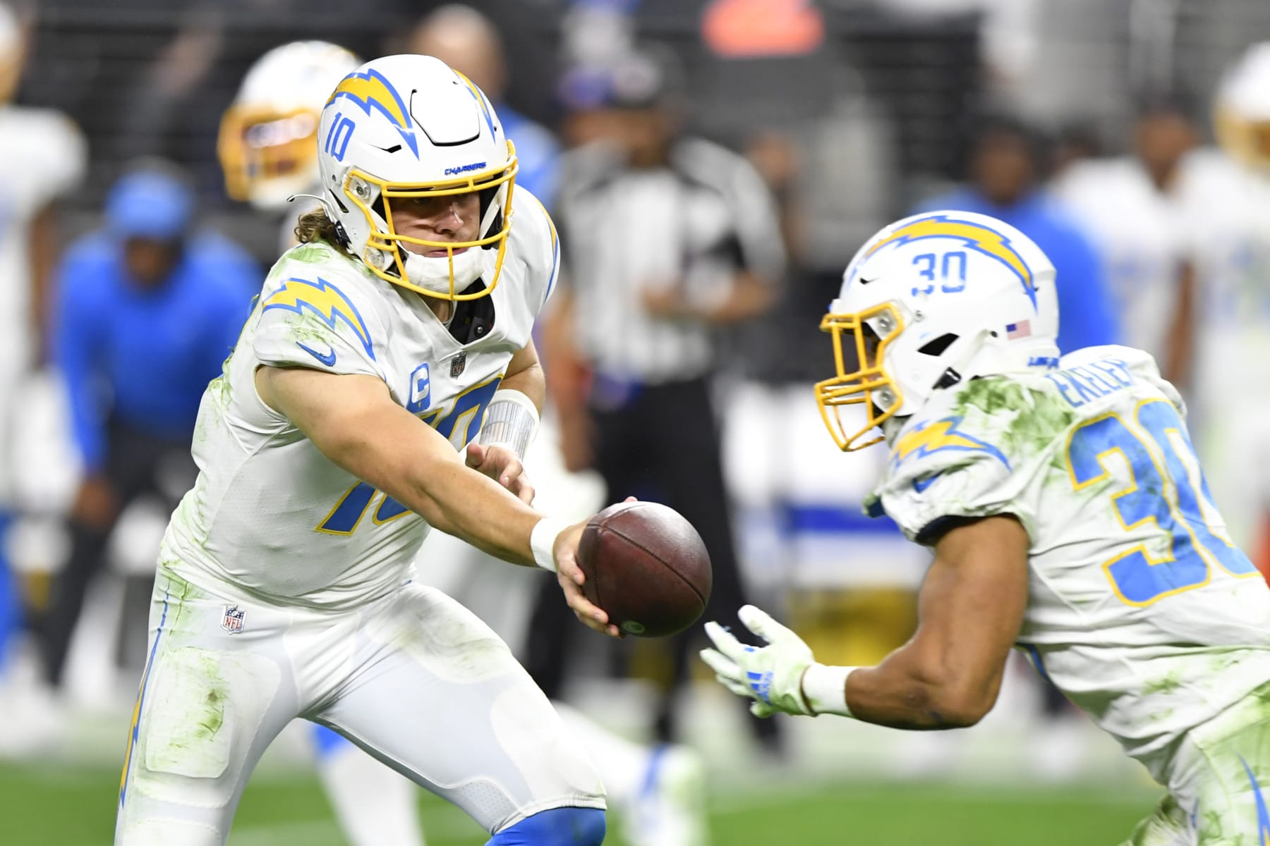 Herbert vs Mariota? Yes: Raiders-Chargers NFL game becomes a Duck fan pro  fantasy