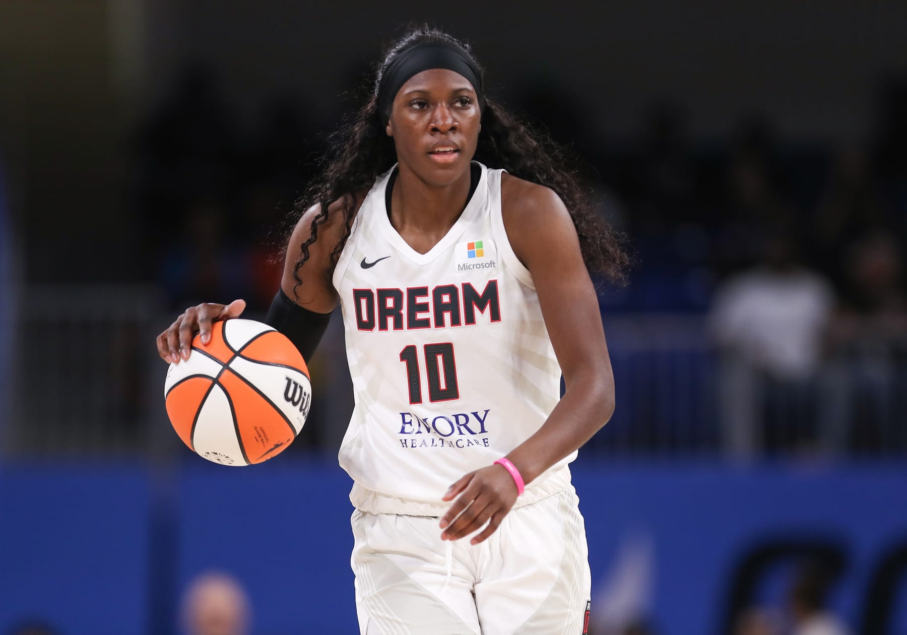 CHICAGO, IL - AUGUST 20: New York Liberty guard DiDi Richards (2) shoots  the ball over New York Liberty center Stefanie Dolson (31) during the first  half in game 2 of a