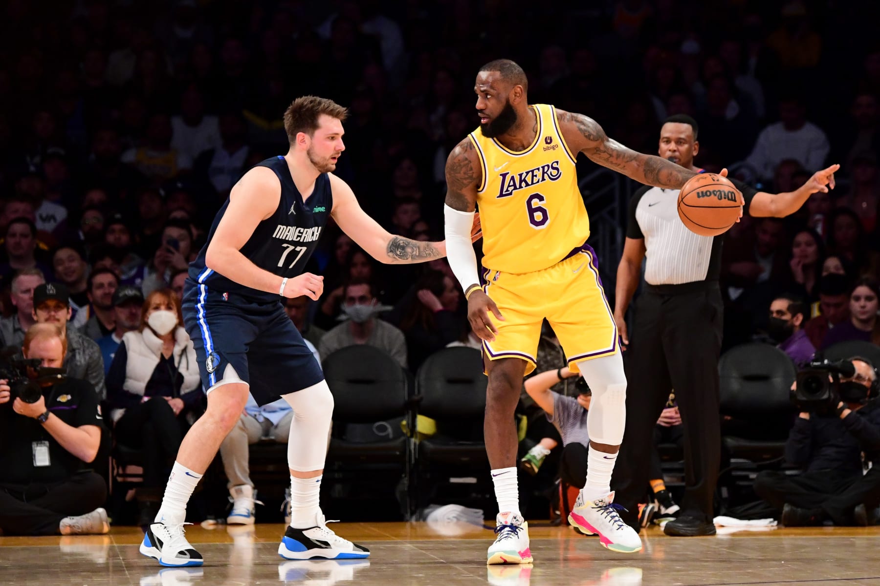 Lakers crush Mavericks amid spate of NBA Christmas Day blowouts