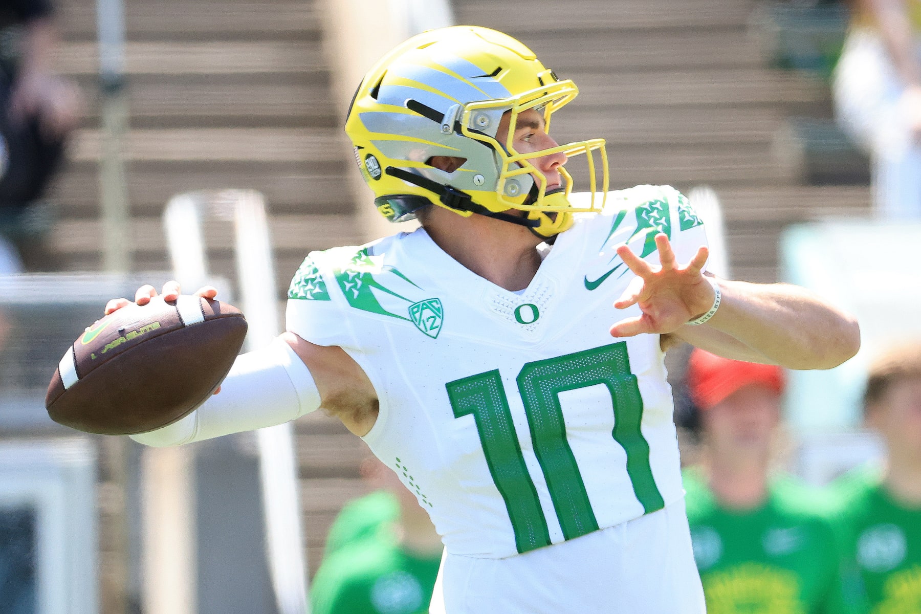 Oregon Ducks QB Anthony Brown Jr. 'looks really good' after apparent  injury, entering Pac-12 opener against Arizona 