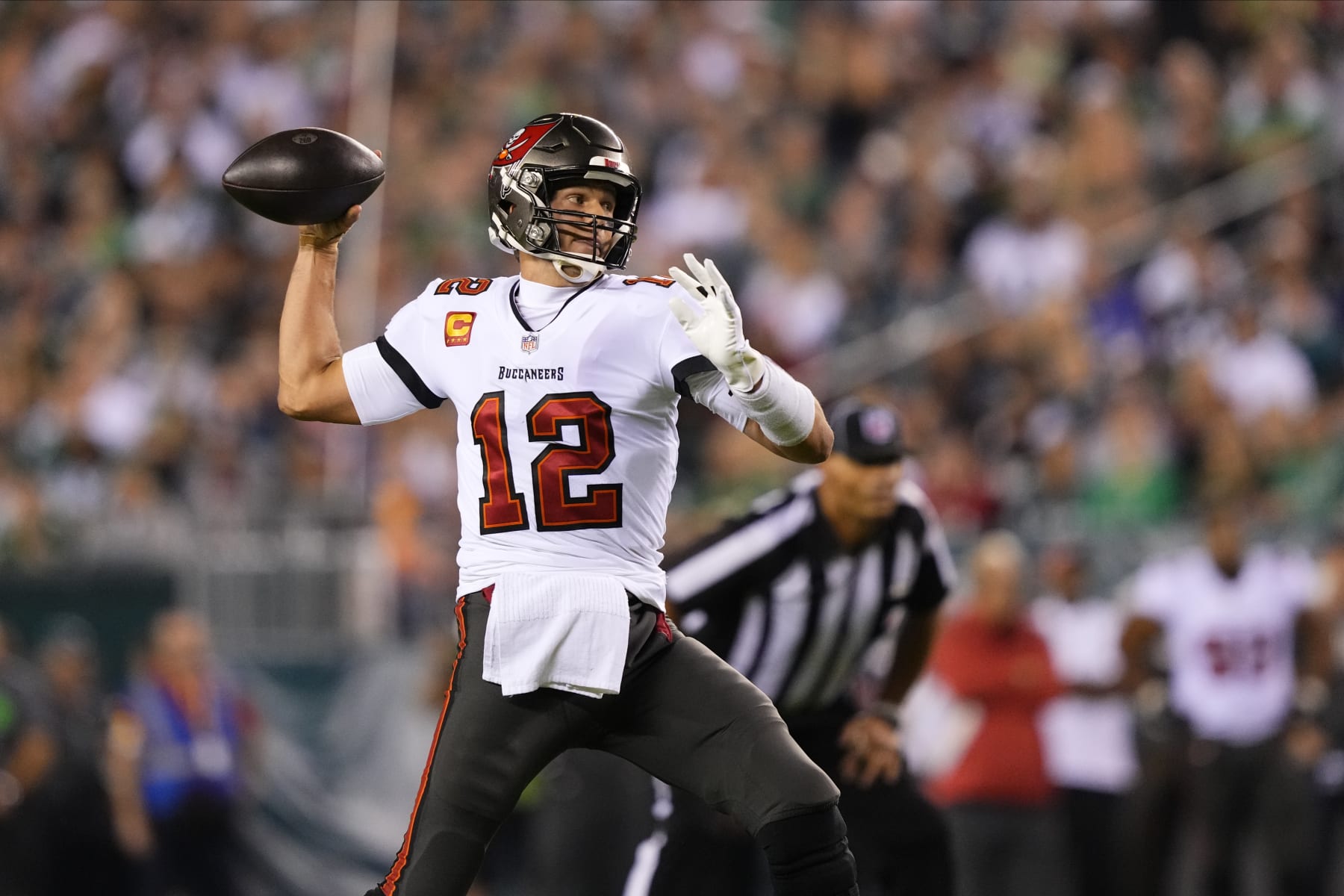 Buccaneers Jameis Winston and Ryan Jensen ferociously argue on field