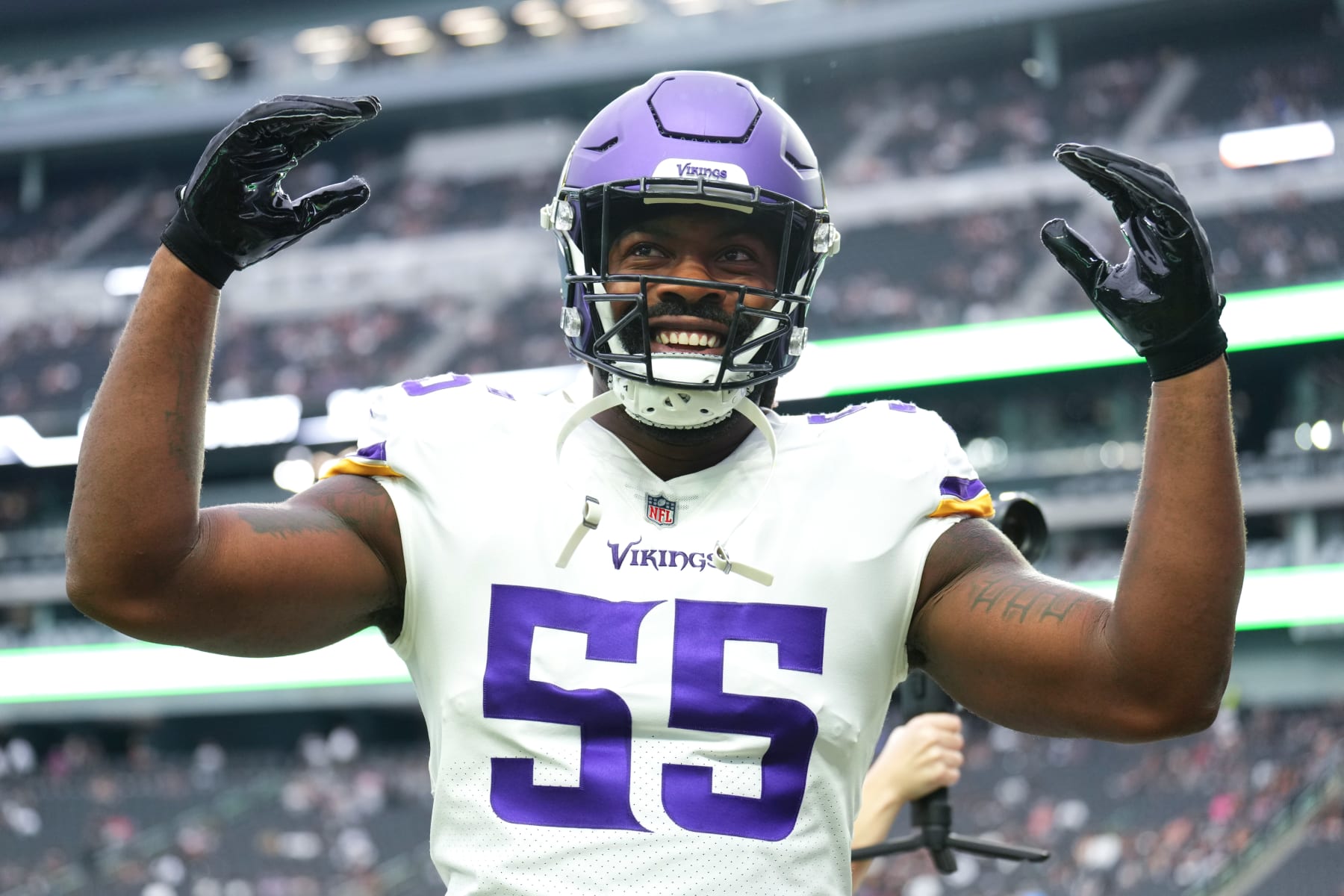 Vikings trade Pro Bowl LB Za'Darius Smith to Browns after he requests  release