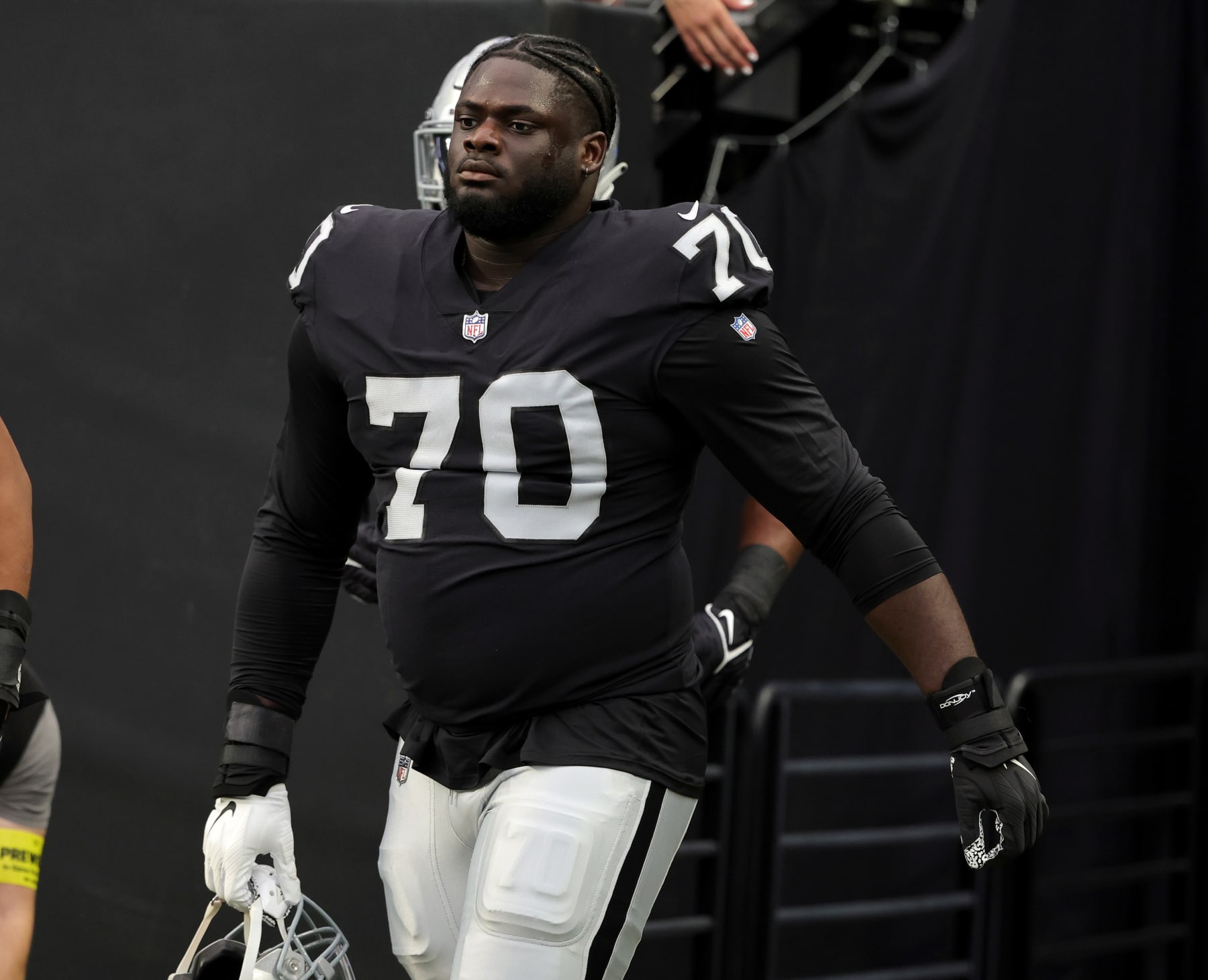 Is Alex Leatherwood changing positions in Raiders' line? 