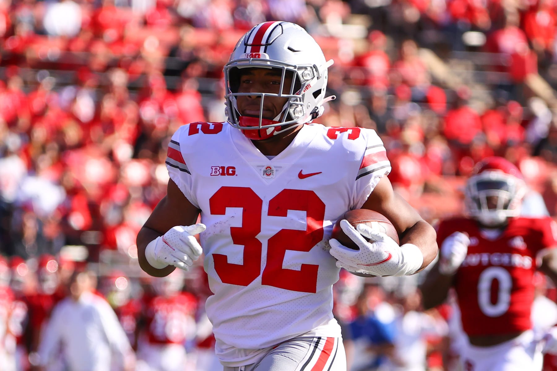 PISCATAWAY, NJ - OCTOBER 02: Ohio State Buckeyes running back TreVeyon Henderson (32) scores a touchdown during the first quarter of the college football game between the Ohio State Buckeyes and Rutgers Scarlet Knights on October 2,2021 at SHI Stadium in Piscataway NJ. (Photo by Rich Graessle/Icon Sportswire via Getty Images)