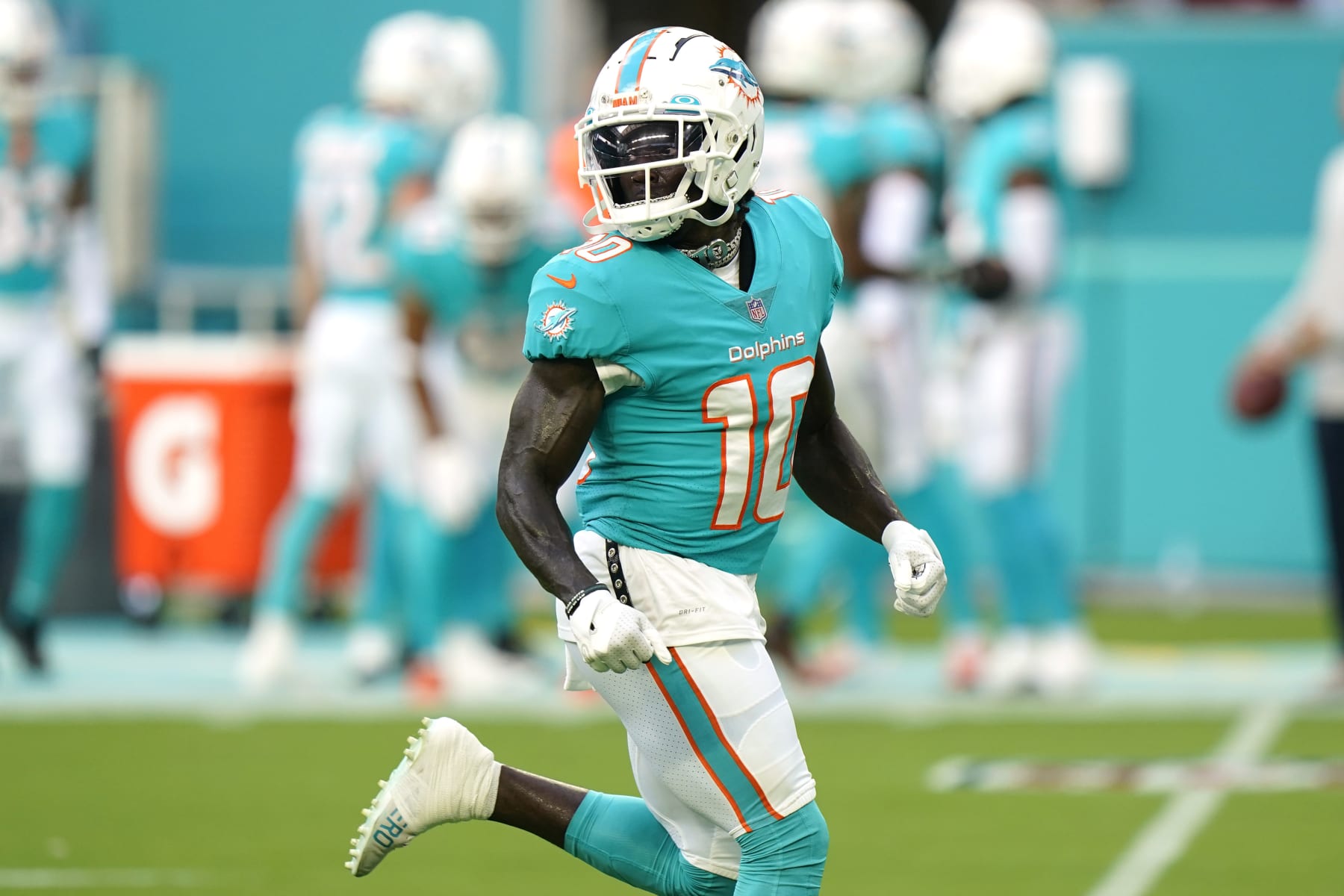 Tyreek Hill injury: Dolphins WR suffers foot injury in Week 5 - DraftKings  Network