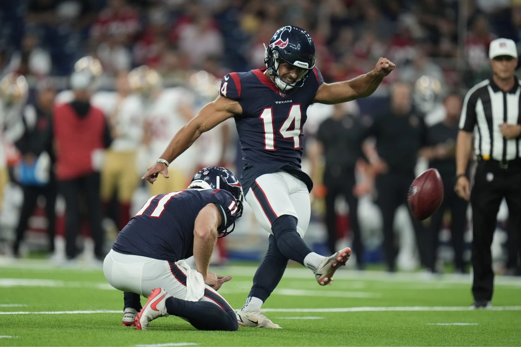 Tampa Bay Buccaneers wide receiver Jerreth Sterns grabs 19-yard TD over  defender