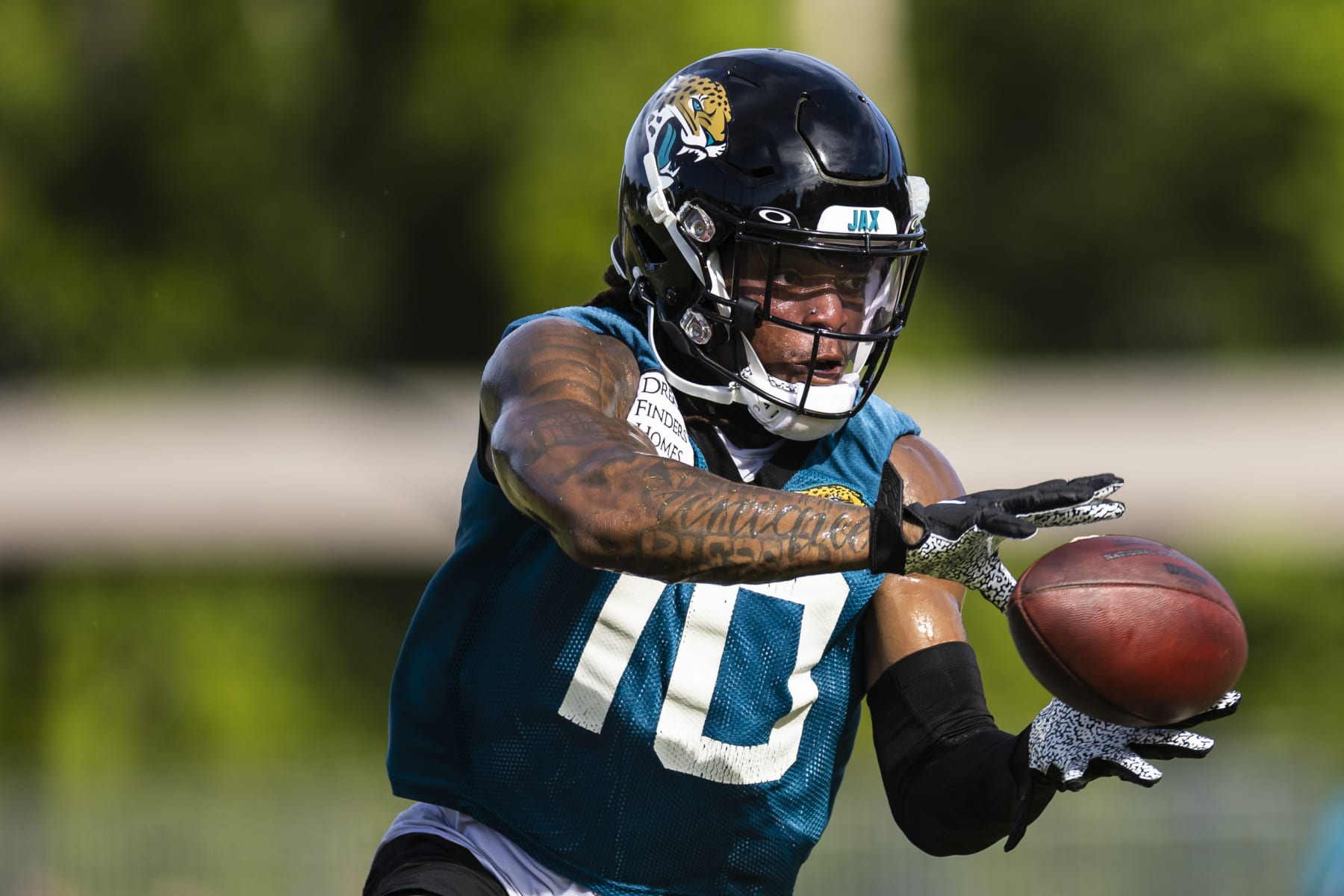 Jacksonville Jaguars trade WR Laviska Shenault to the Carolina