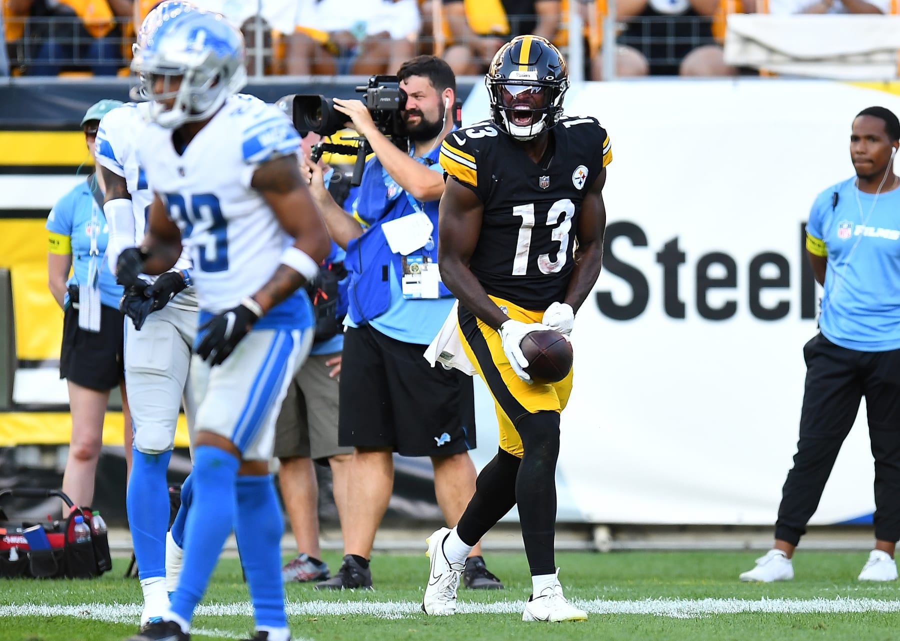 Jaylen Warren's Surreal Moment of Making Pittsburgh Steelers Roster -  Sports Illustrated Pittsburgh Steelers News, Analysis and More