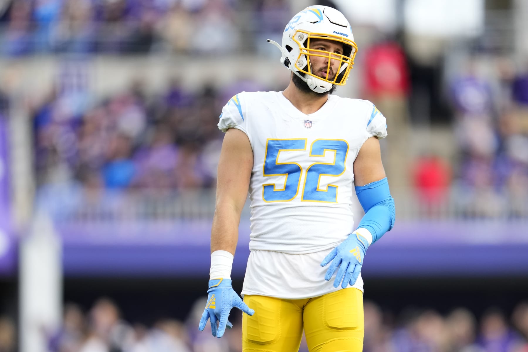 Tennessee Titans place Harold Landry on IR, claim Derrek Tuszka