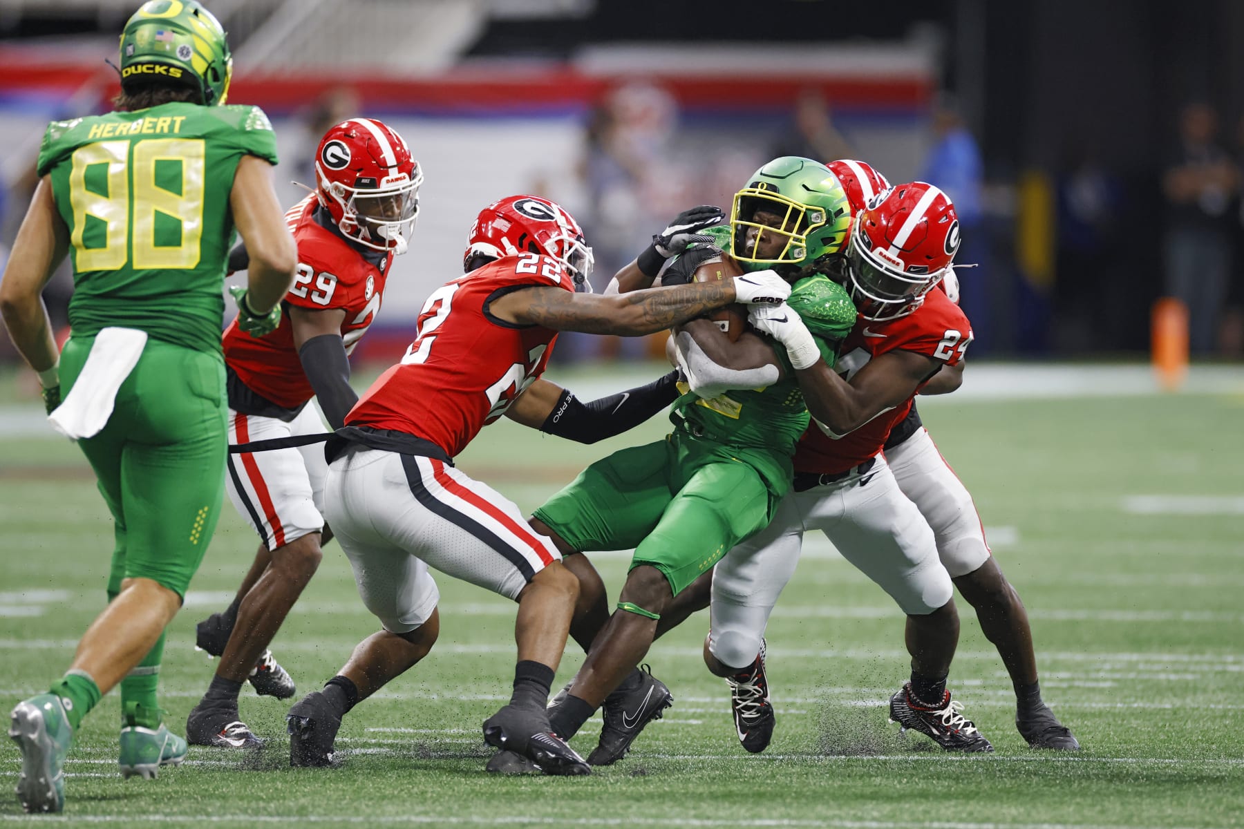 ATLANTA, GA - SEPTEMBER 03: Georgia Bulldogs defensive back Javon Bullard (22) and defensive back Malaki Starks (24) tackle Oregon Ducks running back Noah Whittington (22) during the Chick-Fil-A Kickoff Game on September 4, 2022 at Mercedes-Benz Stadium in Atlanta, Georgia. (Photo by Joe Robbins/Icon Sportswire via Getty Images)