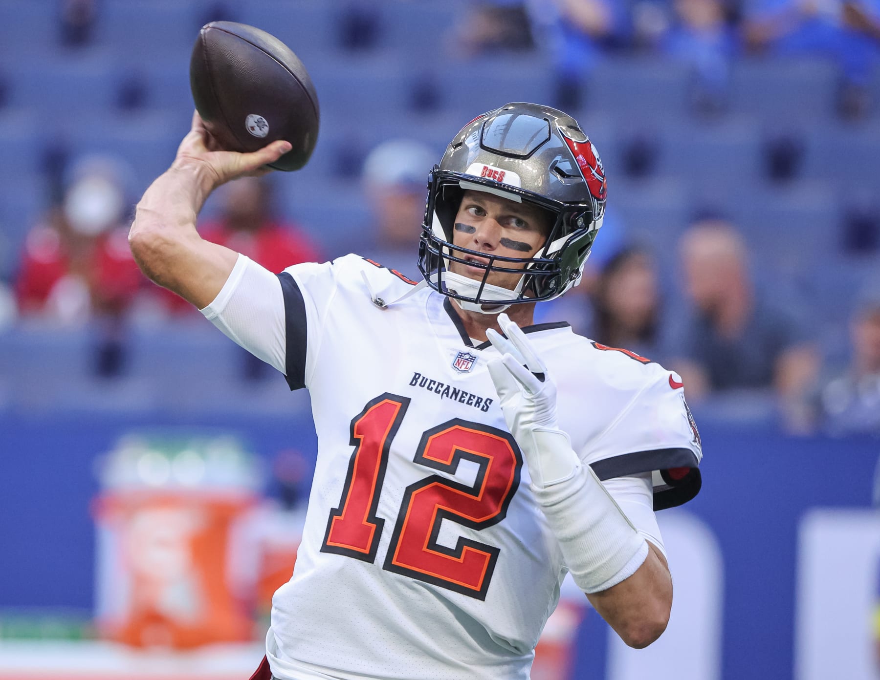 Bucs' Tom Brady goes over 100,000 yards passing for career – KGET 17