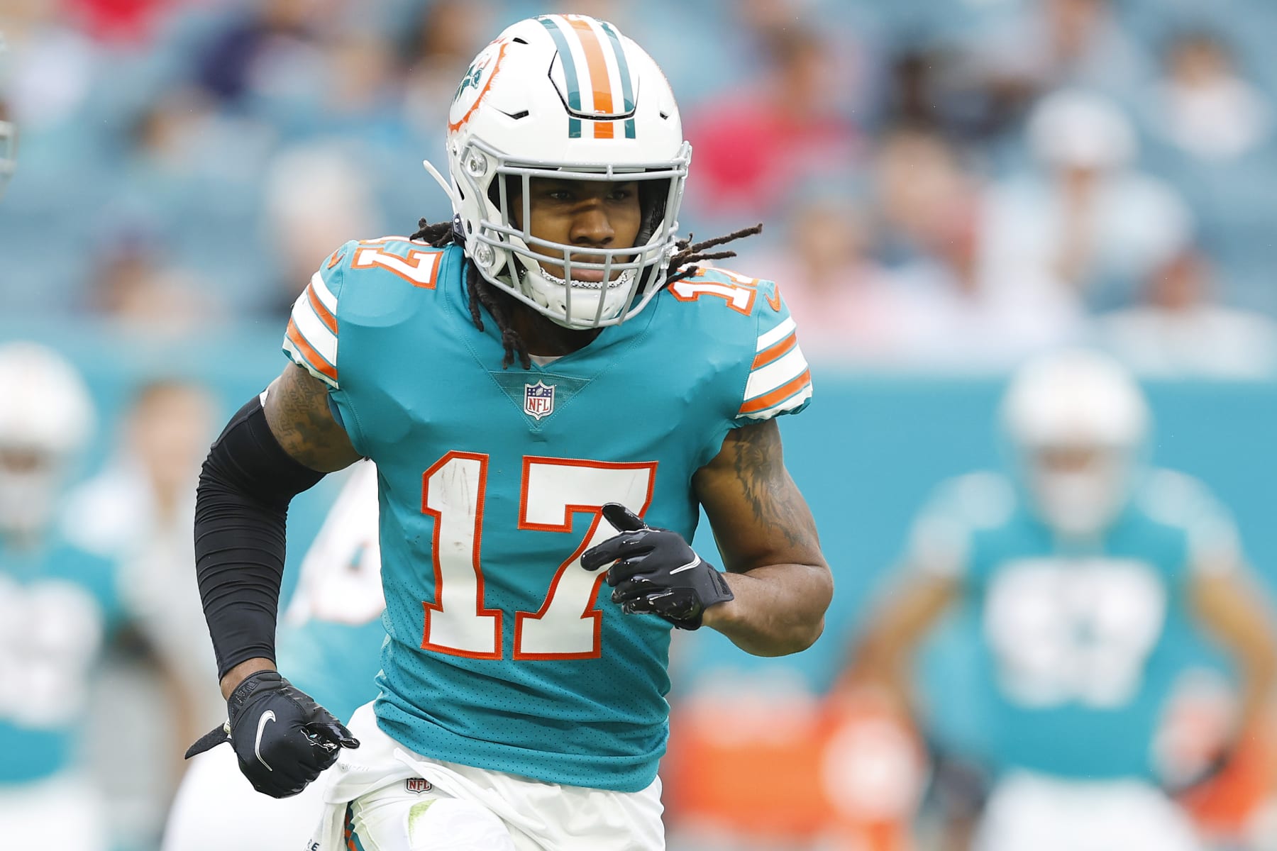 MIAMI GARDENS, FLORIDA - JANUARY 09: Jaylen Waddle #17 of the Miami Dolphins in action against the New England Patriots at Hard Rock Stadium on January 09, 2022 in Miami Gardens, Florida. (Photo by Michael Reaves/Getty Images)