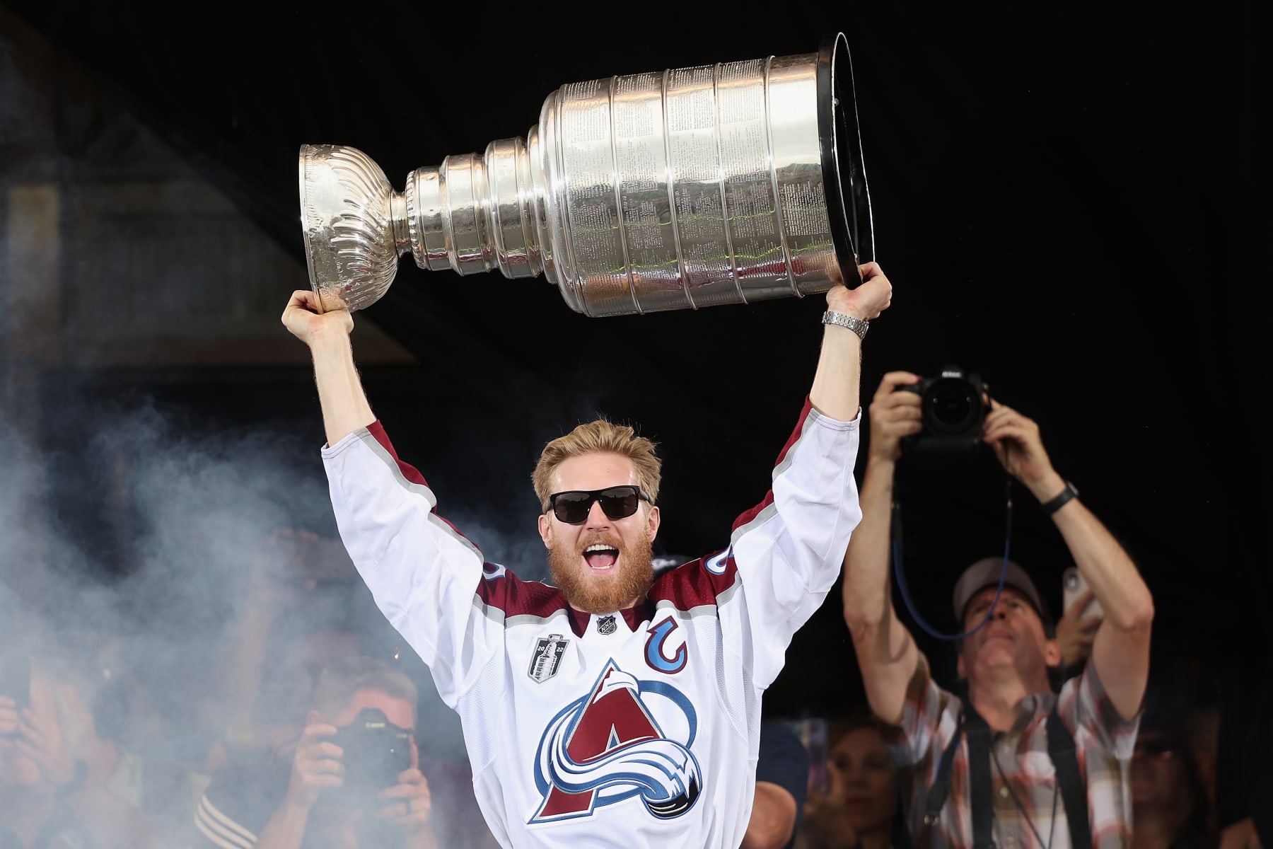 Colorado Avalanche dent Stanley Cup in on-ice celebration
