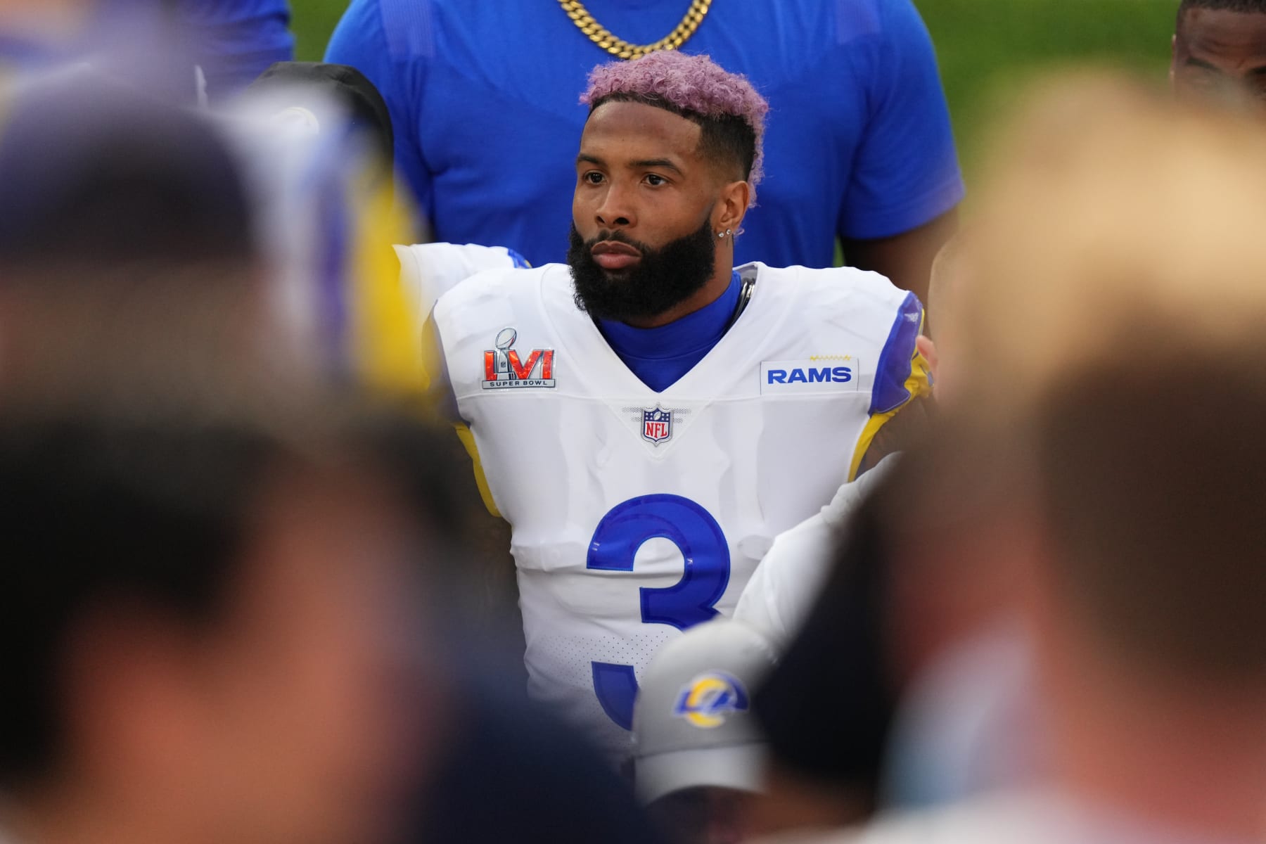 Free agent Odell Beckham Jr. appears at Bills-Rams opener hoisting Lombardi  Trophy, wearing L.A. colors 