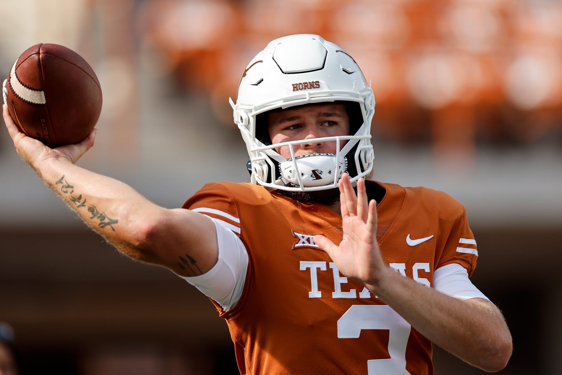 Texas QB Quinn Ewers heads to Cowboys division rival in ESPN