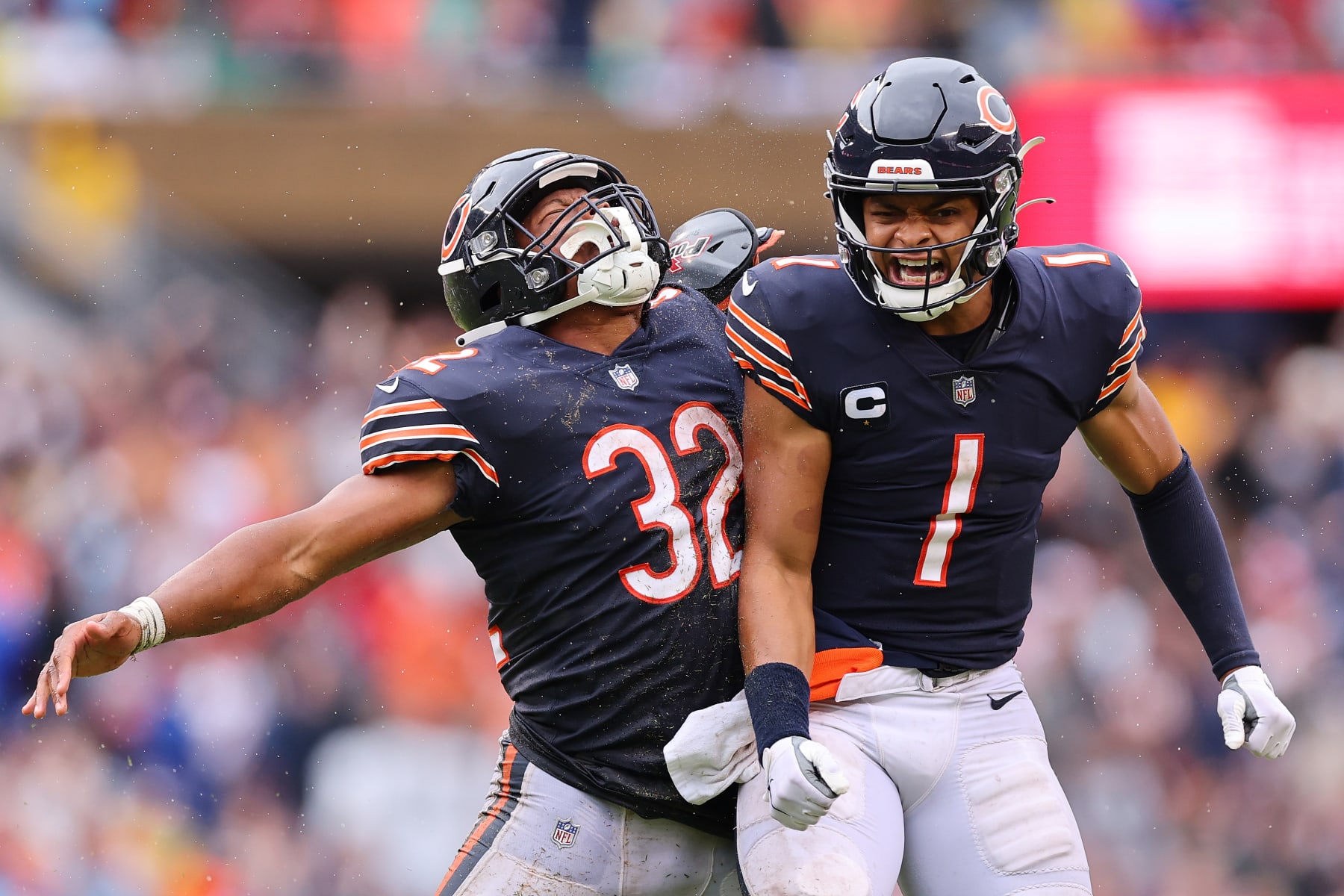 Fields throws 3 TD passes in half, Bears edge Browns 21-20 NFL