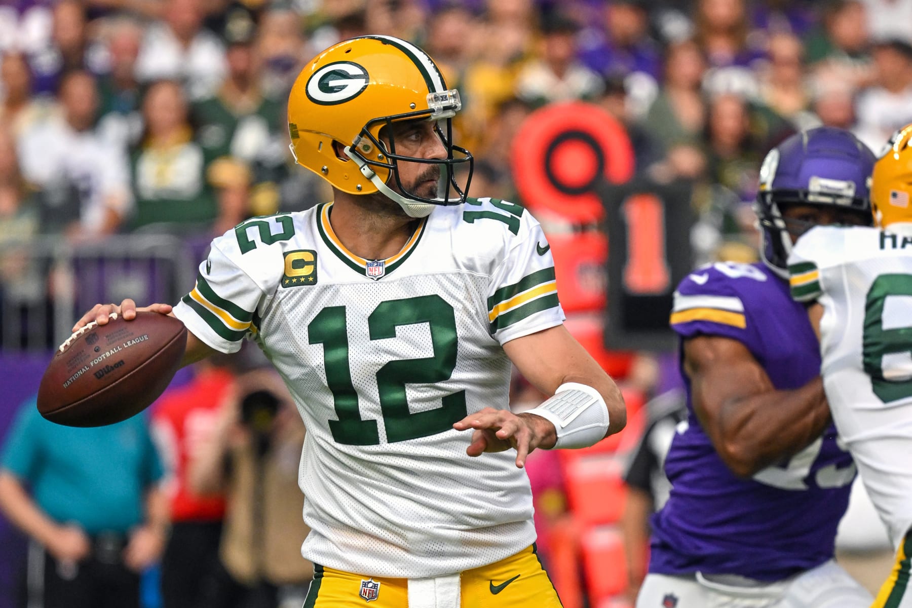 Los Angeles, CA, USA. 28th Oct, 2018. Green Bay Packers quarterback Aaron  Rodgers #12 wearing Crucial Catch hat during the NFL Green Bay Packers vs  Los Angeles Rams at the Los Angeles