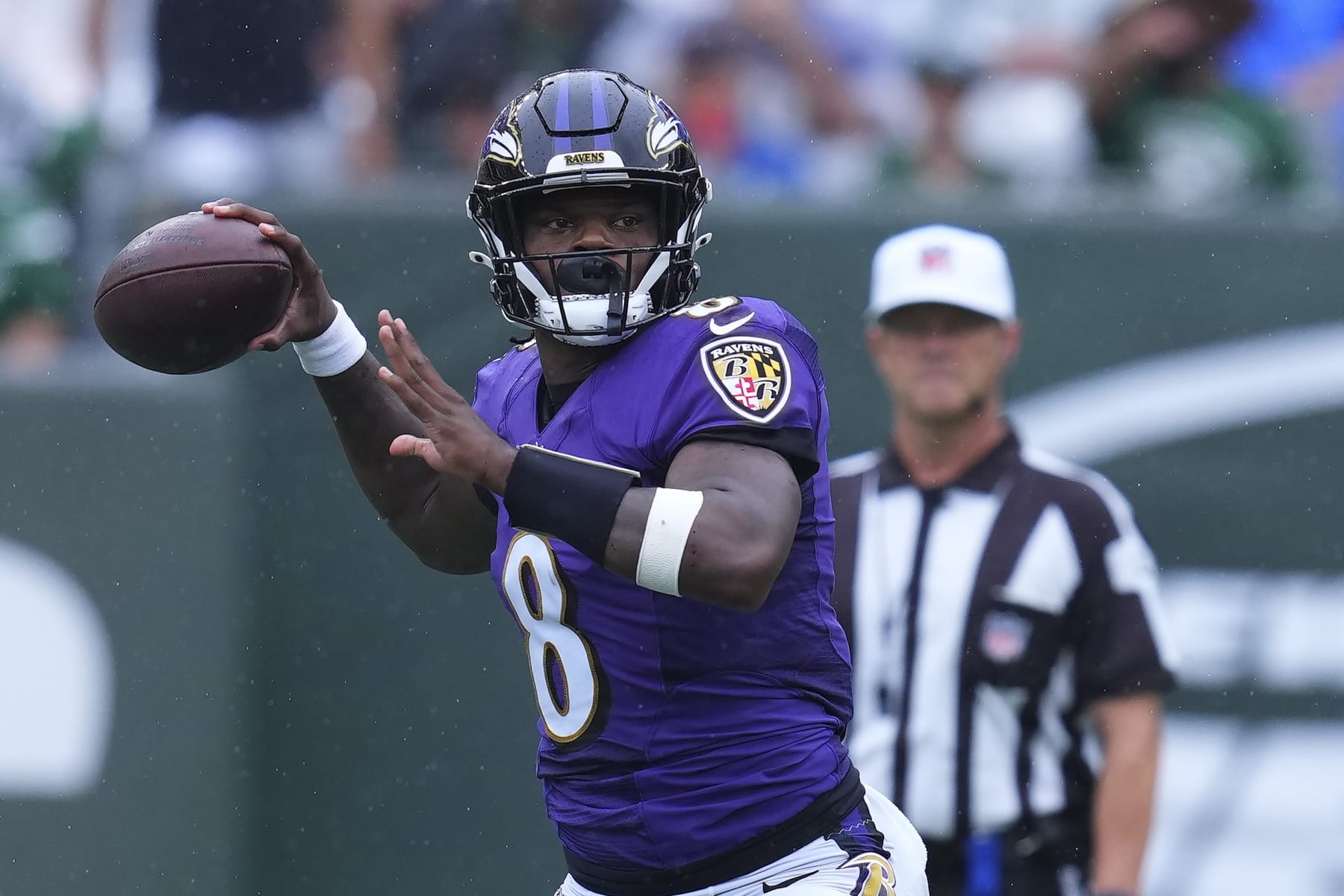 Baltimore Ravens quarterback Lamar Jackson connects with wide receiver  Devin Duvernay in stride for 21-yard connection