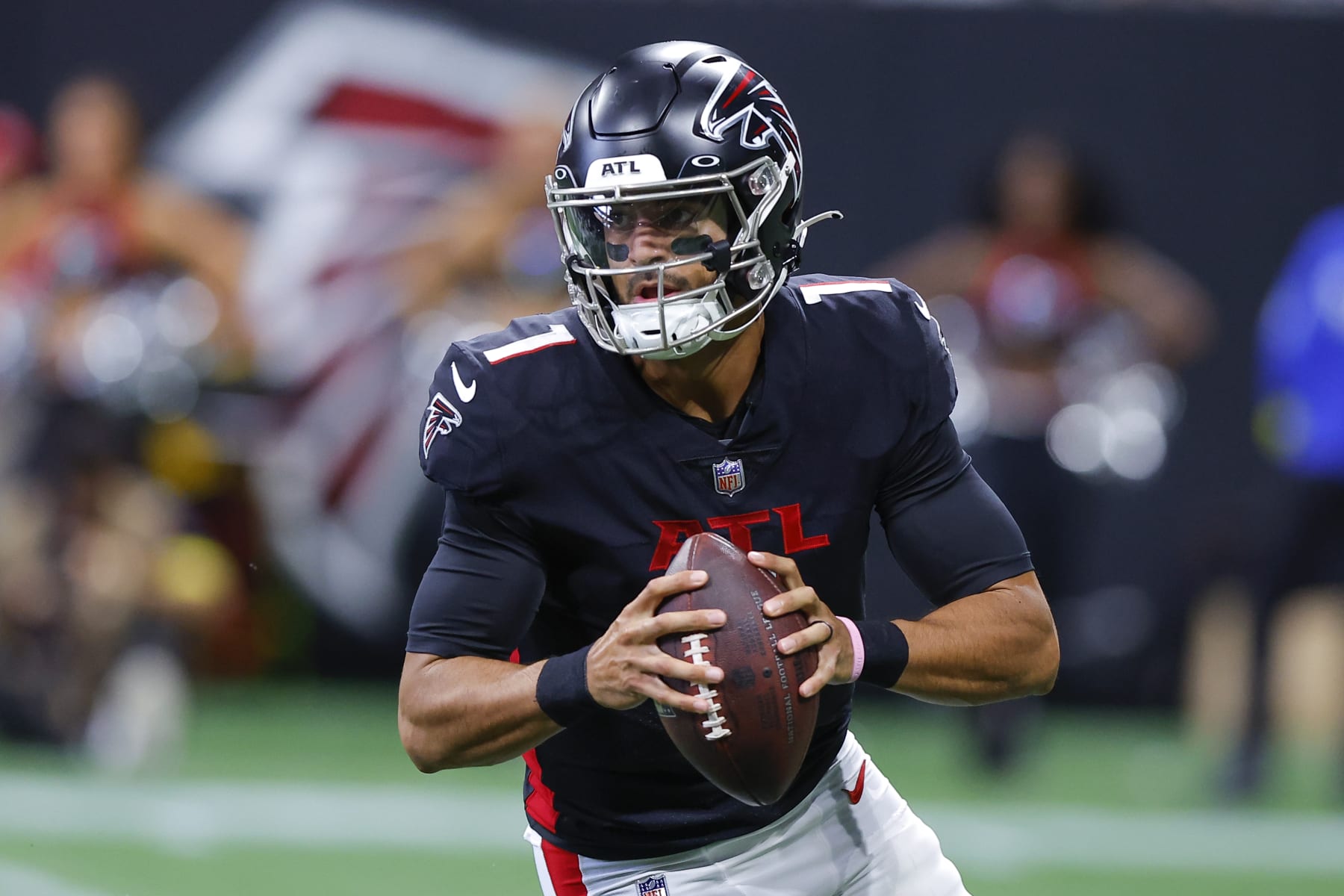 EAST RUTHERFORD, NJ - AUGUST 22: Atlanta Falcons quarterback Marcus Mariota  (1) during the National Football League game between the New York Jets and  the Atlanta Falcons on August 22, 2022 at