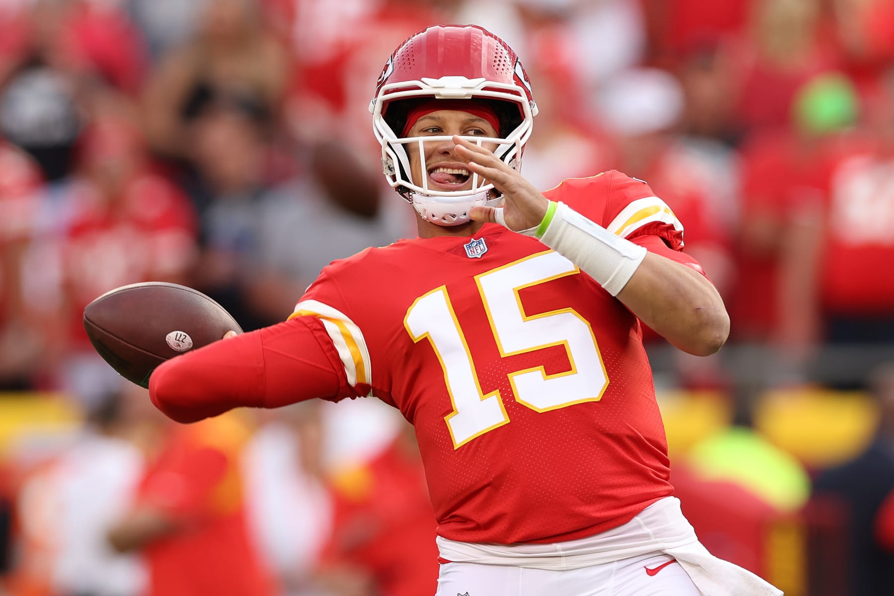 Chiefs survive miscues, escape with sloppy win over Chargers