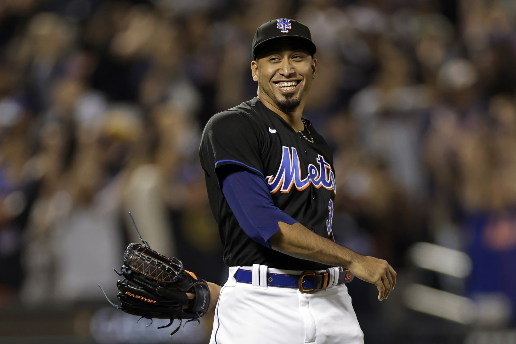 Edwin Diaz Slid His Way to a Record Contract - Metsmerized Online