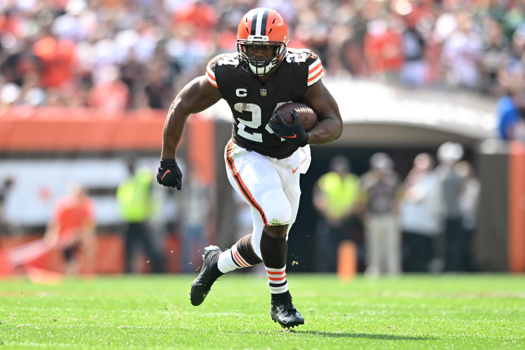 Running back Nick Chubb of the Cleveland Browns runs in a touchdown