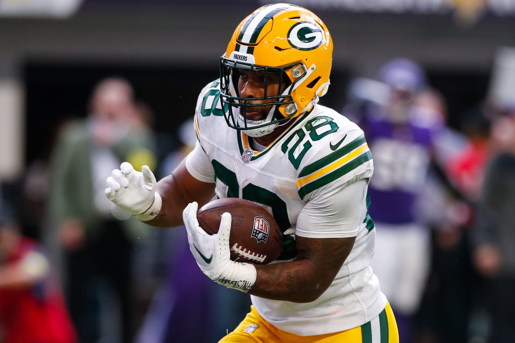 Green Bay police reviewing incident where officer shoved Packers RB AJ  Dillon