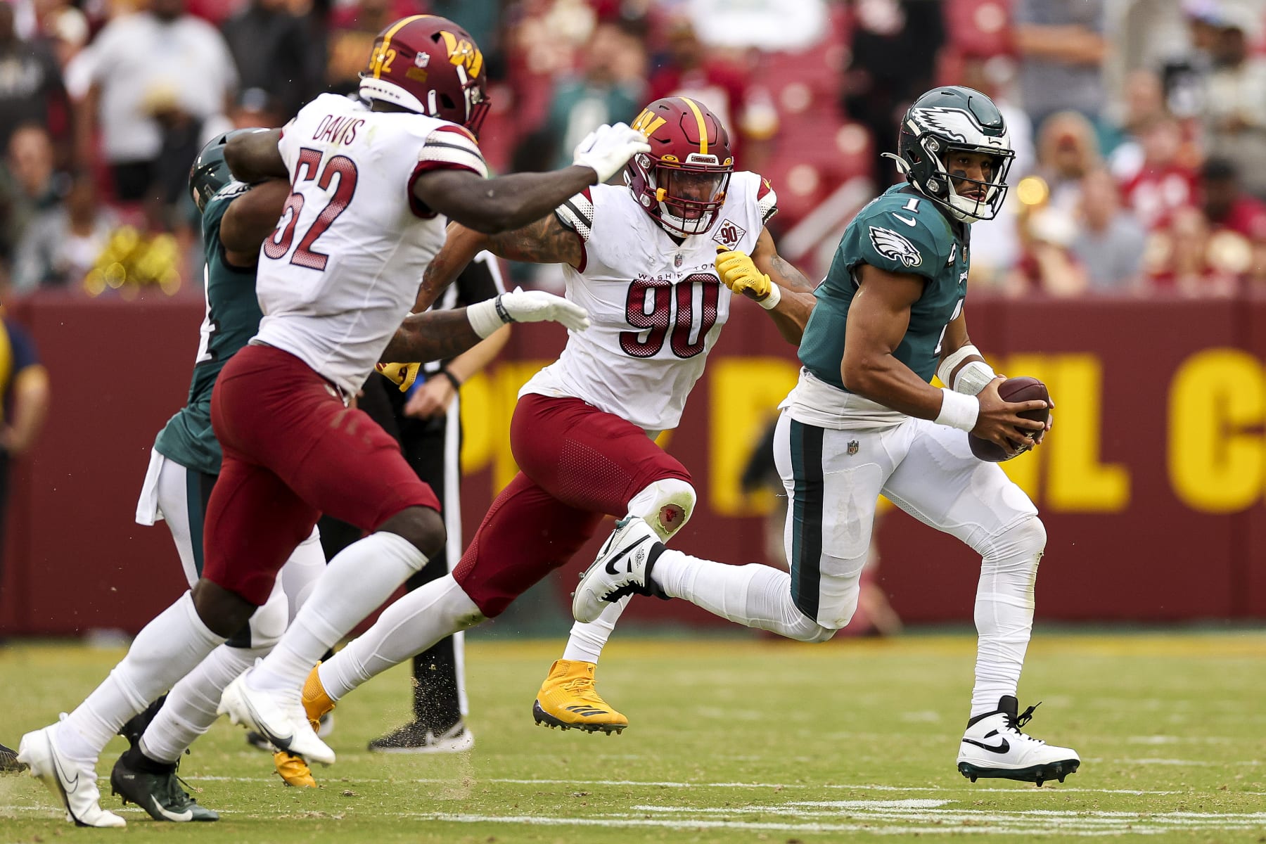 Eagles maneuver to try to overtake Cowboys in NFC East