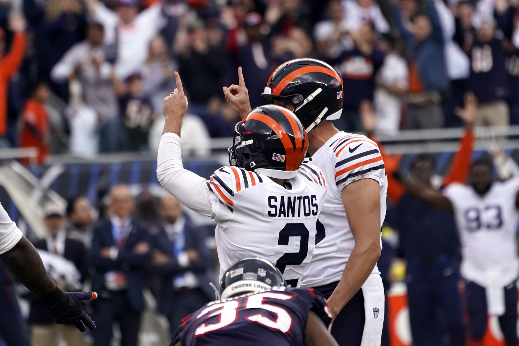 Khalil Herbert & Chicago Bears run game save Justin Fields in win over  Texans