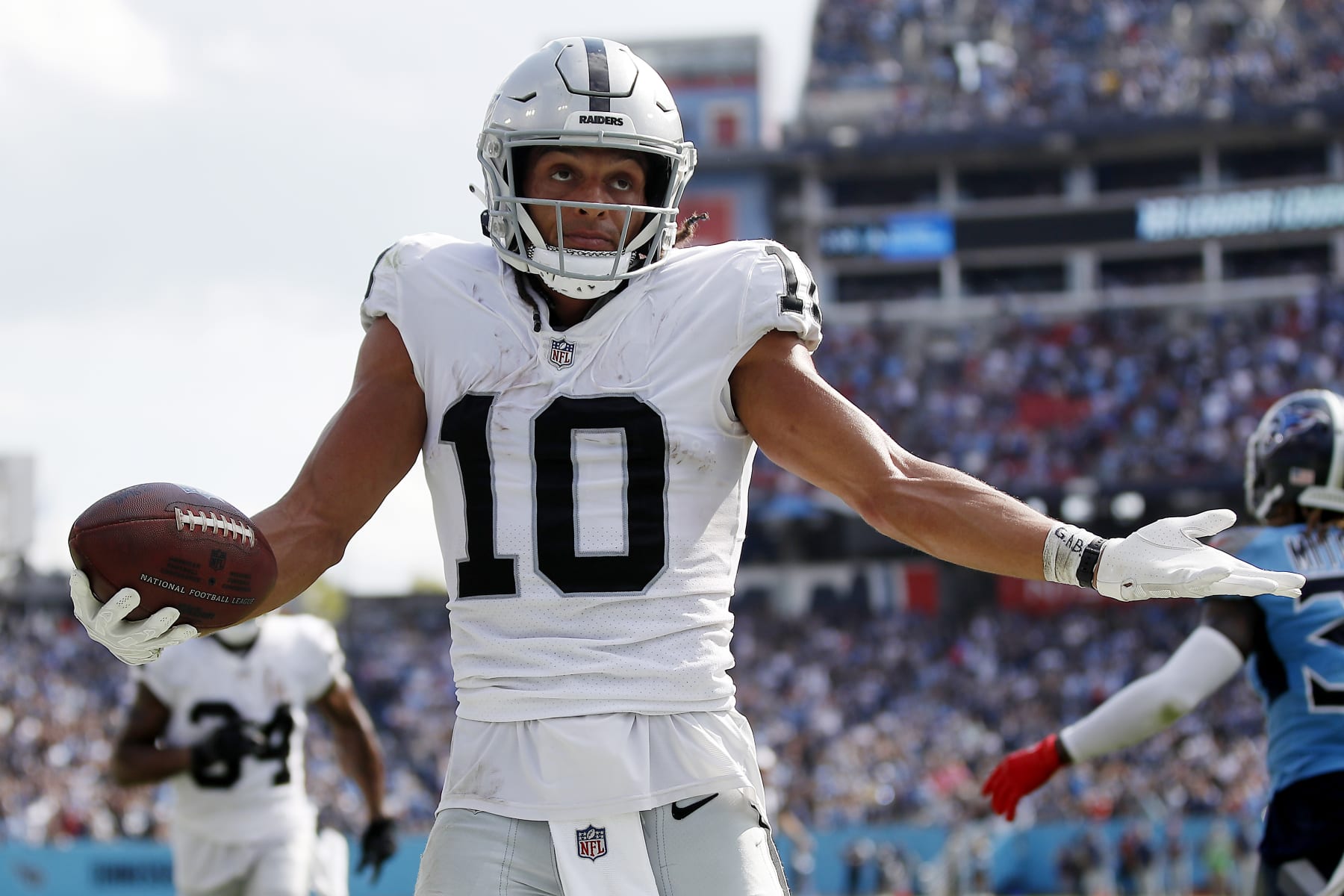 Tannehill, Titans drop Raiders to 0-3